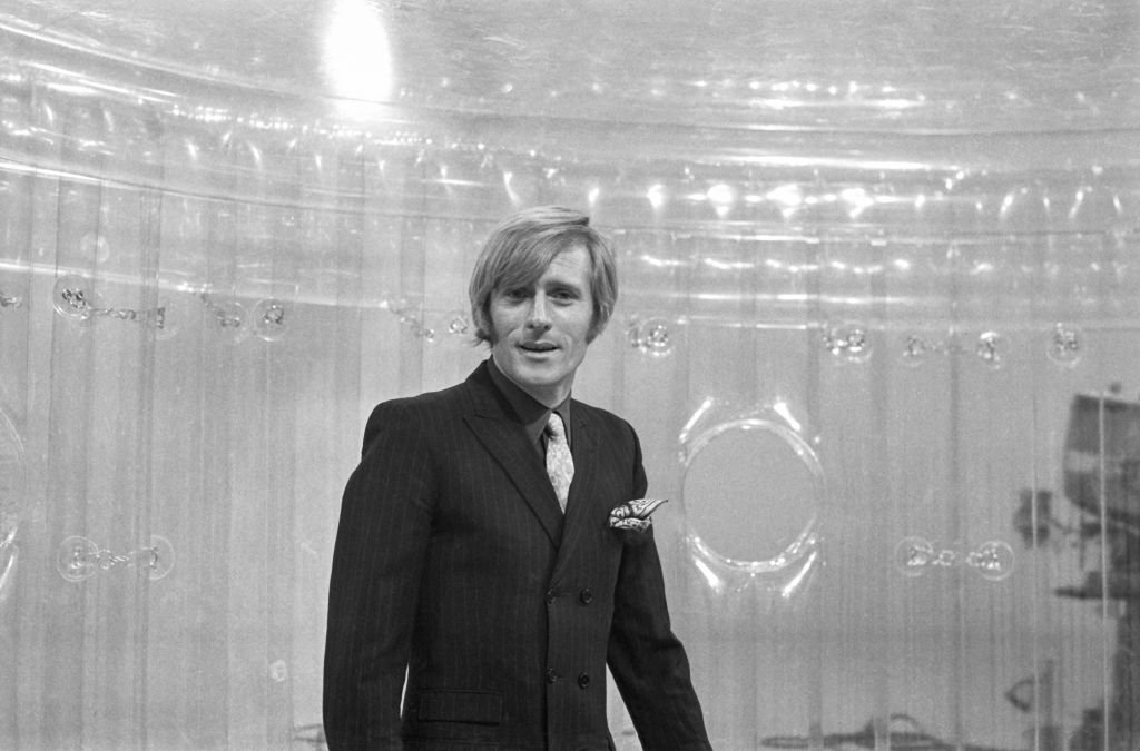 Le chanteur Nino Ferrer lors de l'enregistrement de l'émission télévisée 'Dim Dam Dom', à Paris, France, le 19 janvier 1968. | Photo : Getty Images