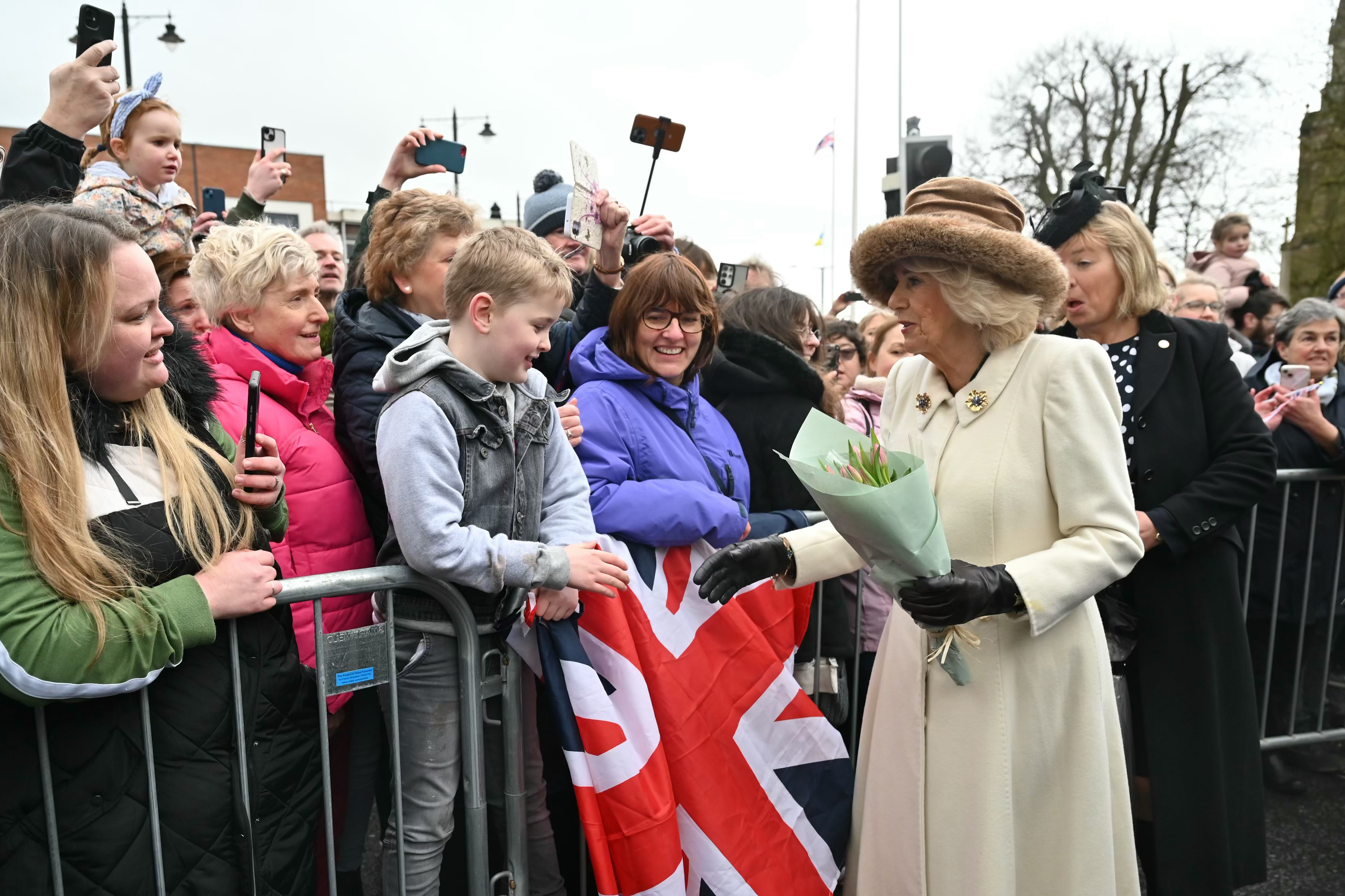 La reine Camilla assiste au service royal du bordeaux à la cathédrale de Worcester le 28 mars 2024 à Worcester, en Angleterre. | Source : Getty Images