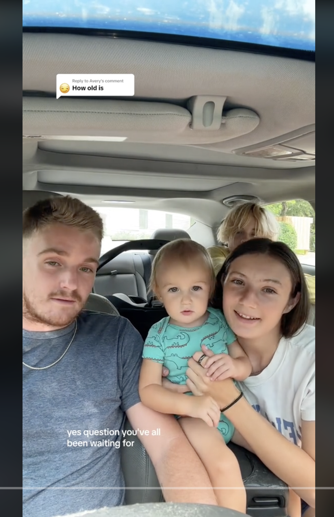 Sage Pasch avec son fiancé, Luke, et leurs deux enfants, dans une vidéo datée du 10 août 2023 | Source : TikTok/coffee4lifesage