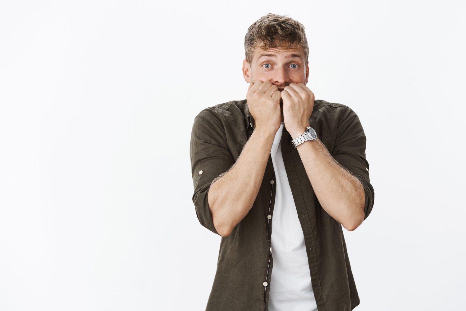 Un homme effrayé | Source : Freepik