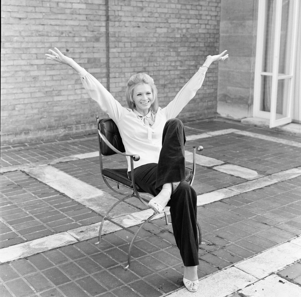 Angie Dickinson à Knightsbridge, Londres, le 26 septembre 1980 | Photo : Getty Images