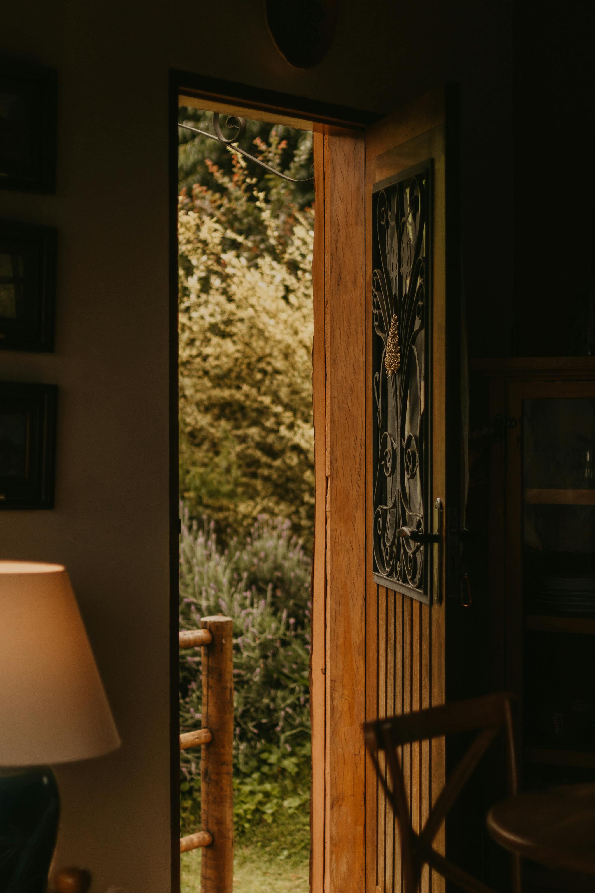 Une porte d'entrée ouverte | Source : Pexels