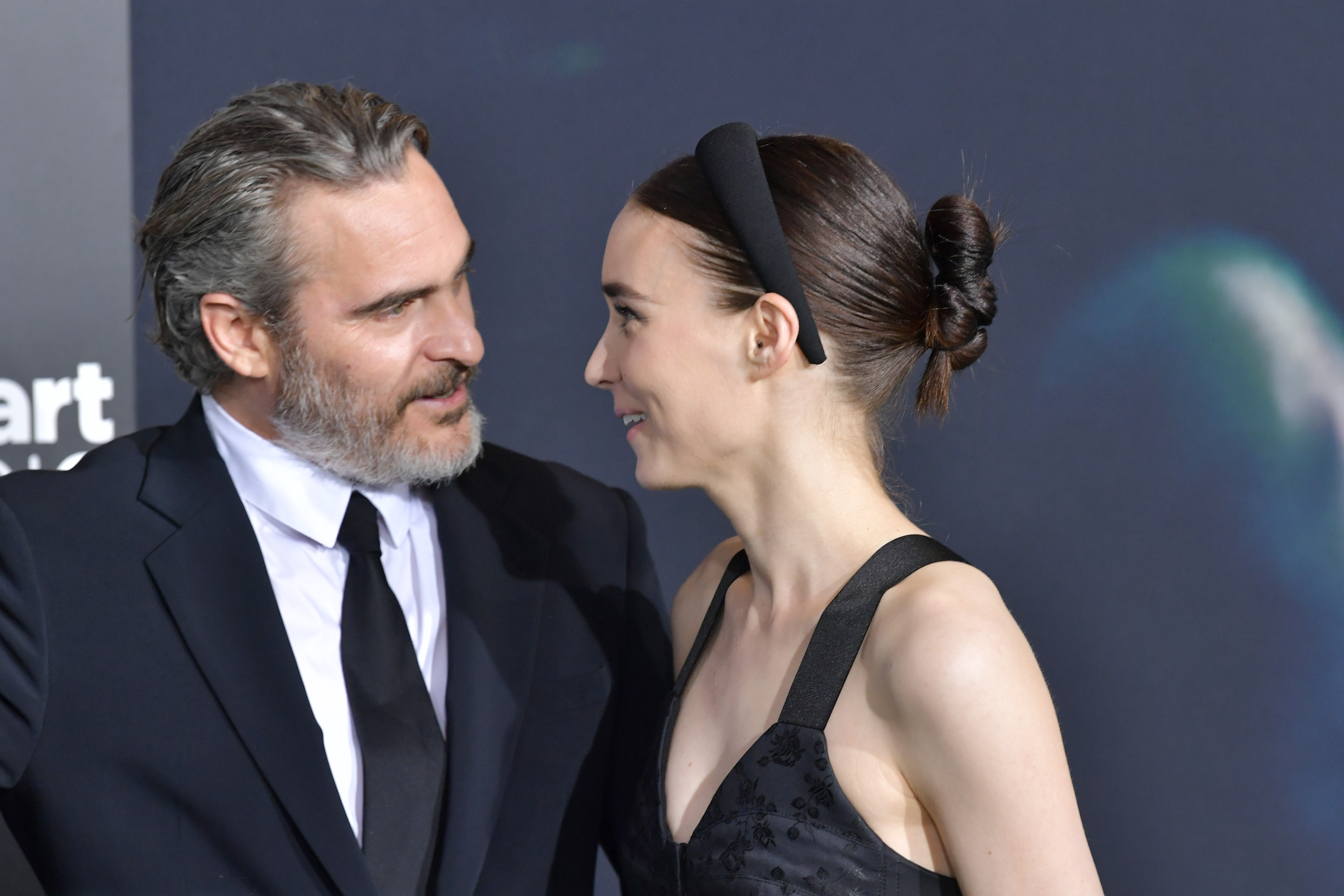 Joaquin Phoenix et Rooney Mara lors de la première de "Joker" à Hollywood, Californie, le 28 septembre 2019 | Source : Getty Images