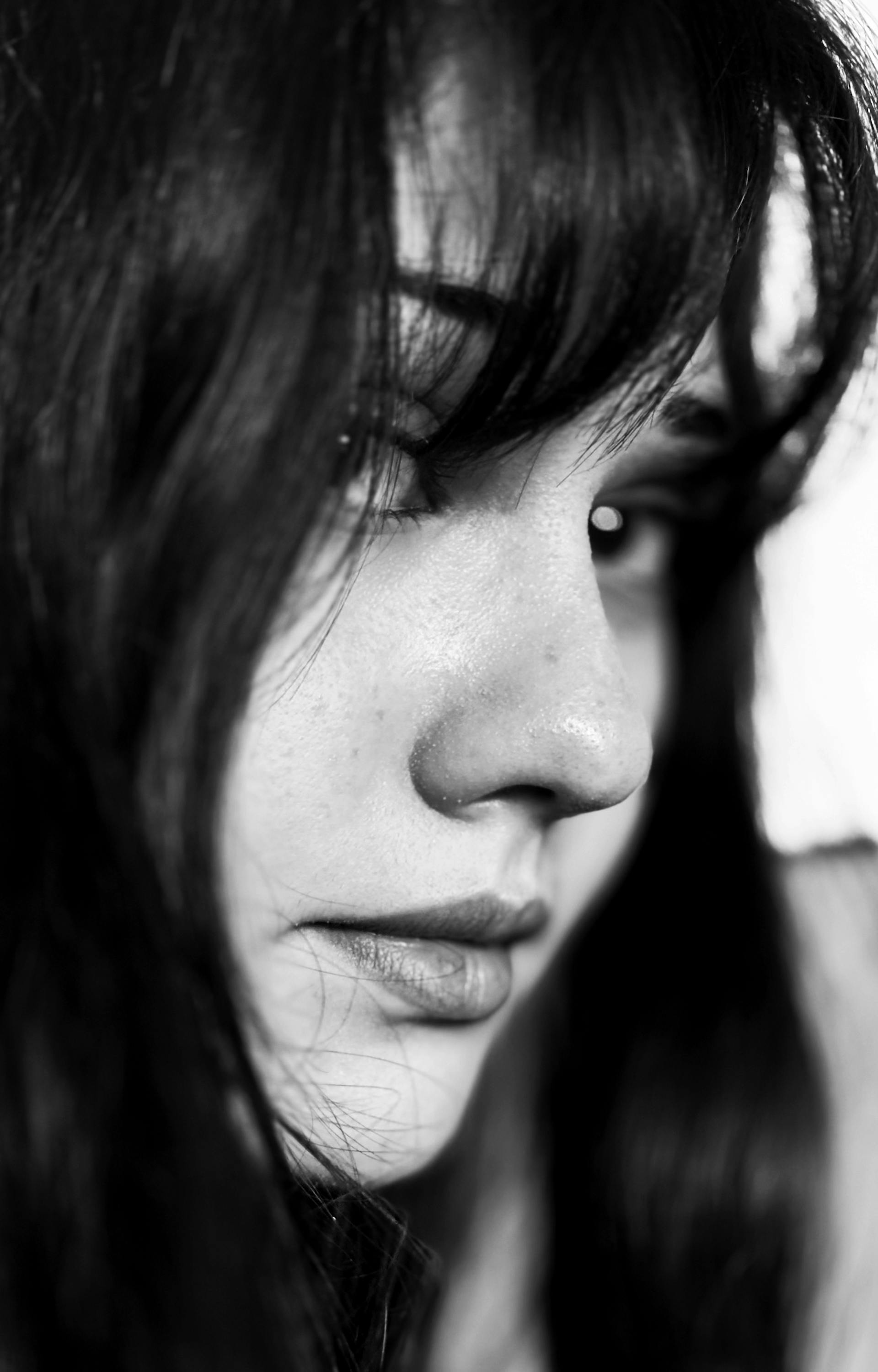 Une femme pensive | Source : Pexels