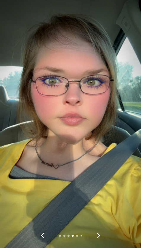 Tammy Slaton prend un selfie dans une voiture avec une ceinture de sécurité en travers du corps, extrait d'un post vidéo daté du 21 juillet 2025 | Source : TikTok/tammy.l.slaton