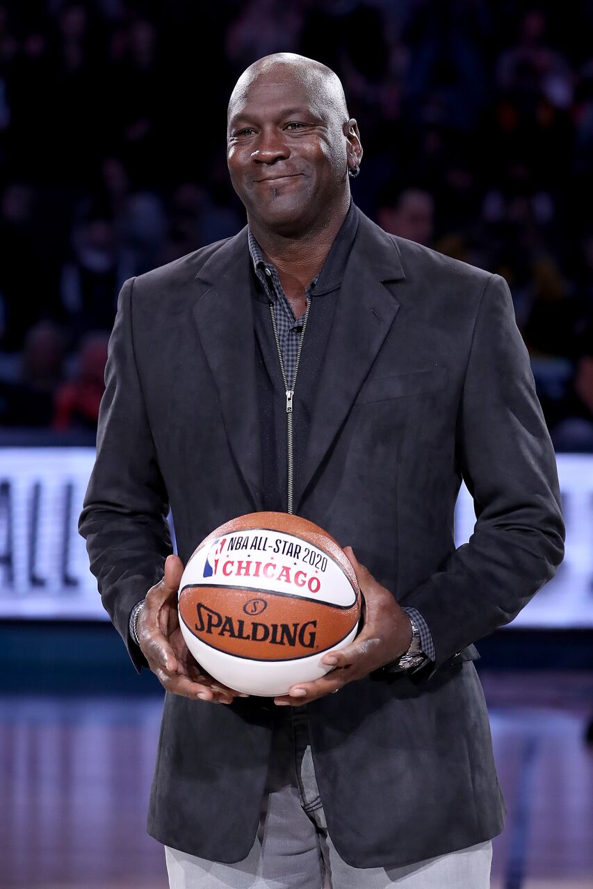 Michael Jordan, propriétaire des Charlotte Hornets, participe à une cérémonie en l'honneur du match des étoiles de la NBA en 2020. | Source : Getty Images