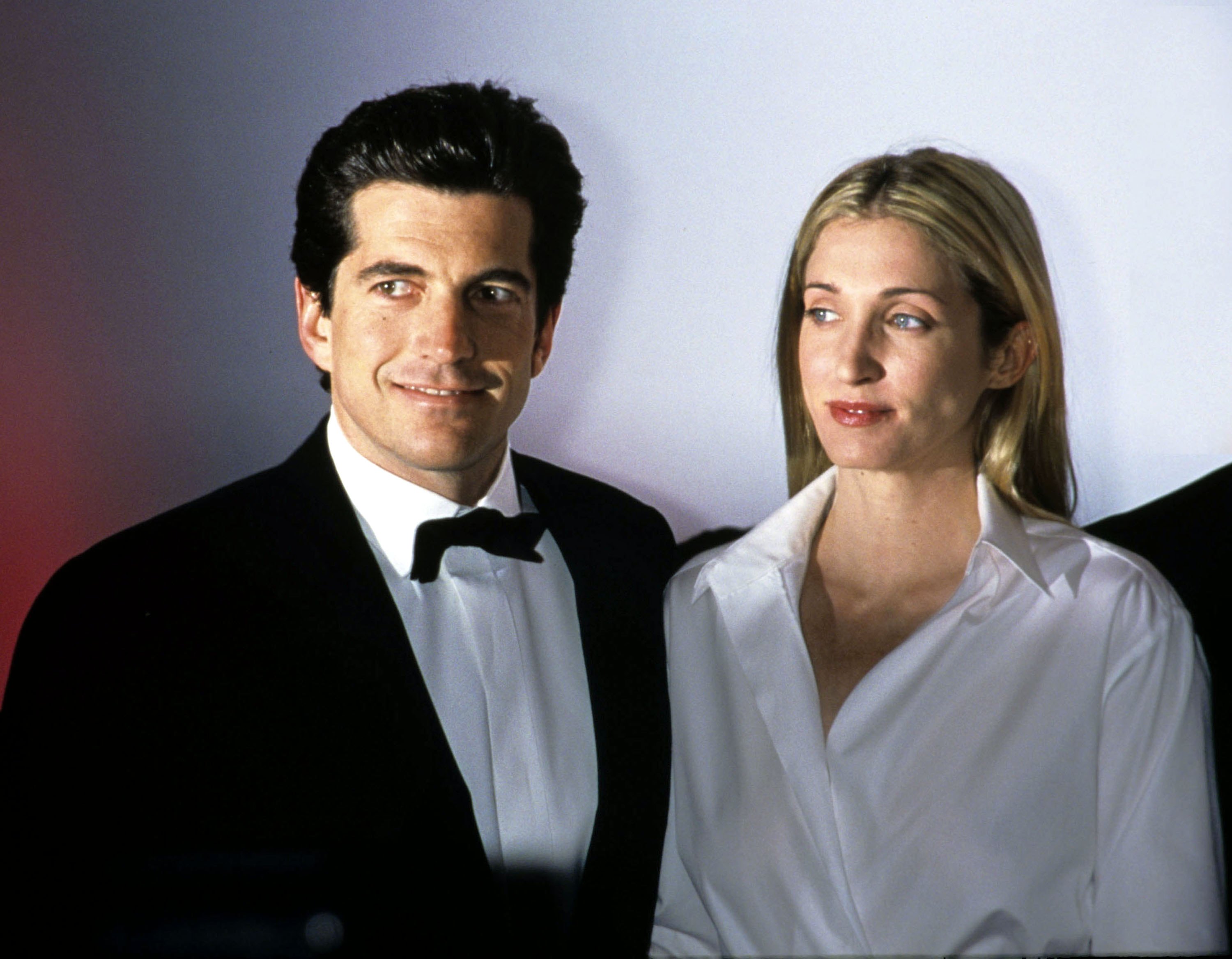 John F. Kennedy Jr. et Carolyn Bessette Kennedy lors du gala annuel de collecte de fonds Brite Night Whitney, le 9 mars 1999, au Whitney Museum à New York. | Source : Getty Images