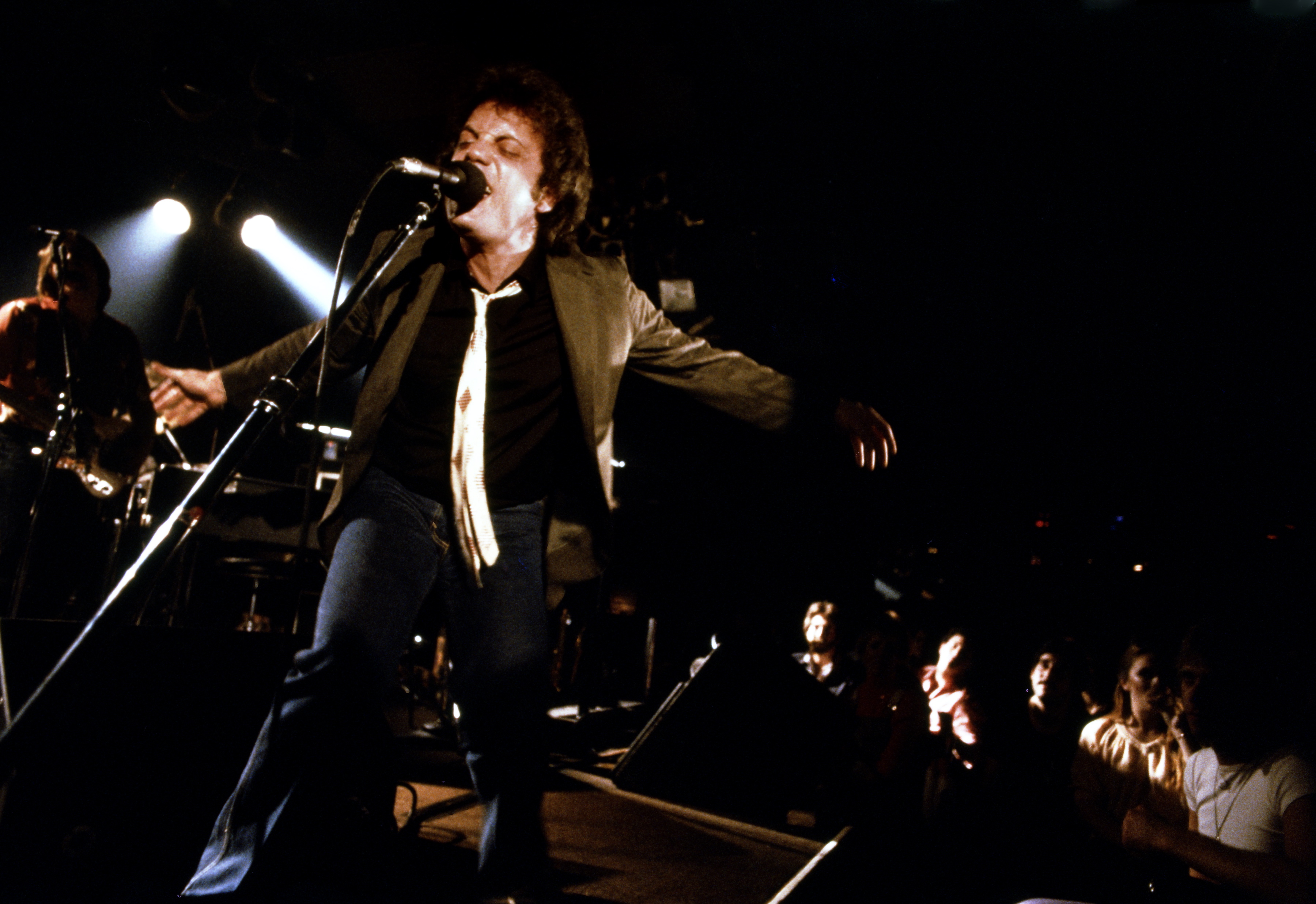 Billy Joel se produit sur scène lors de sa tournée américaine en janvier 1980 | Source : Getty Images