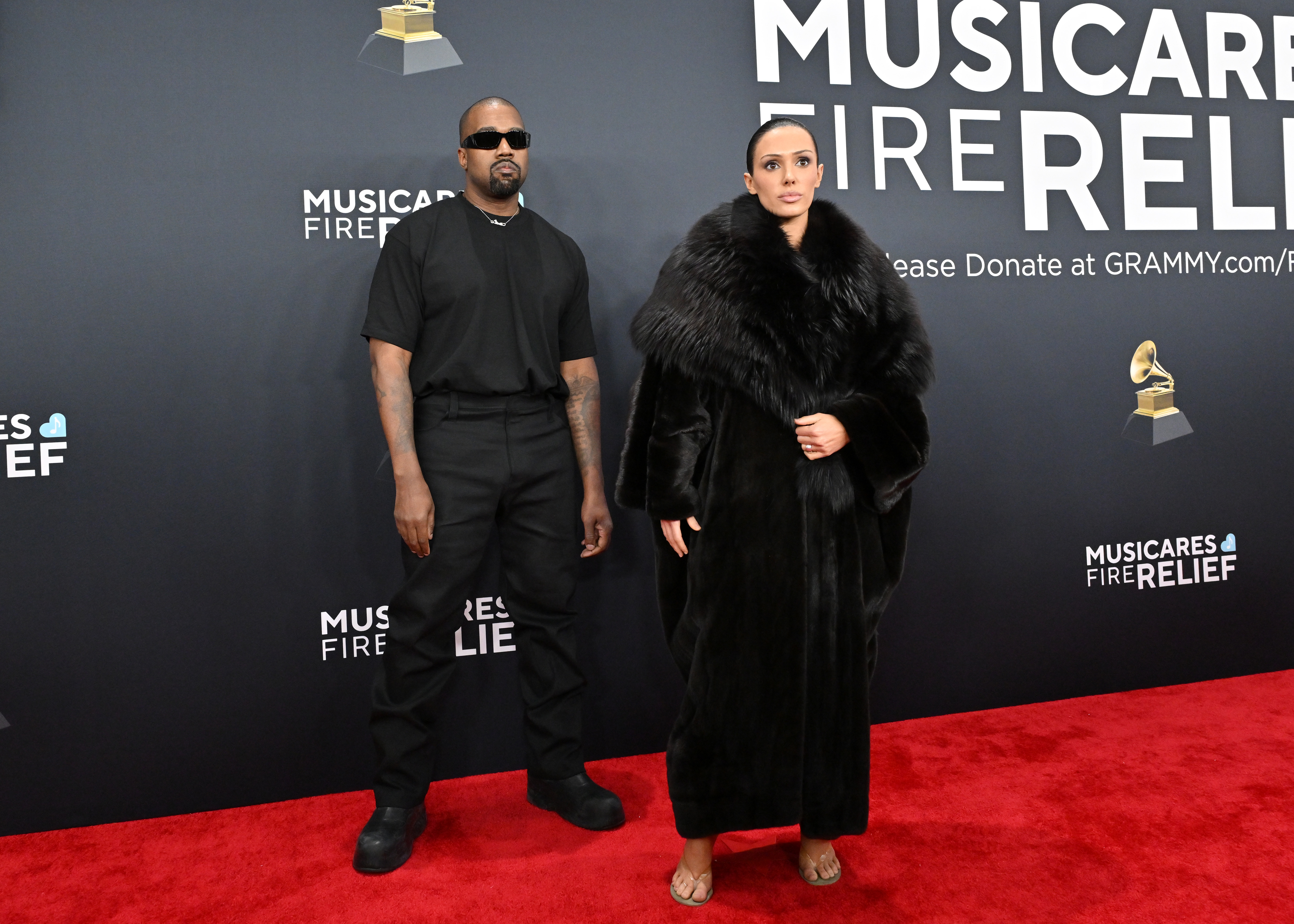 Kanye West et Bianca Censori sur le tapis rouge des 67e Grammy Awards | Source : Getty Images