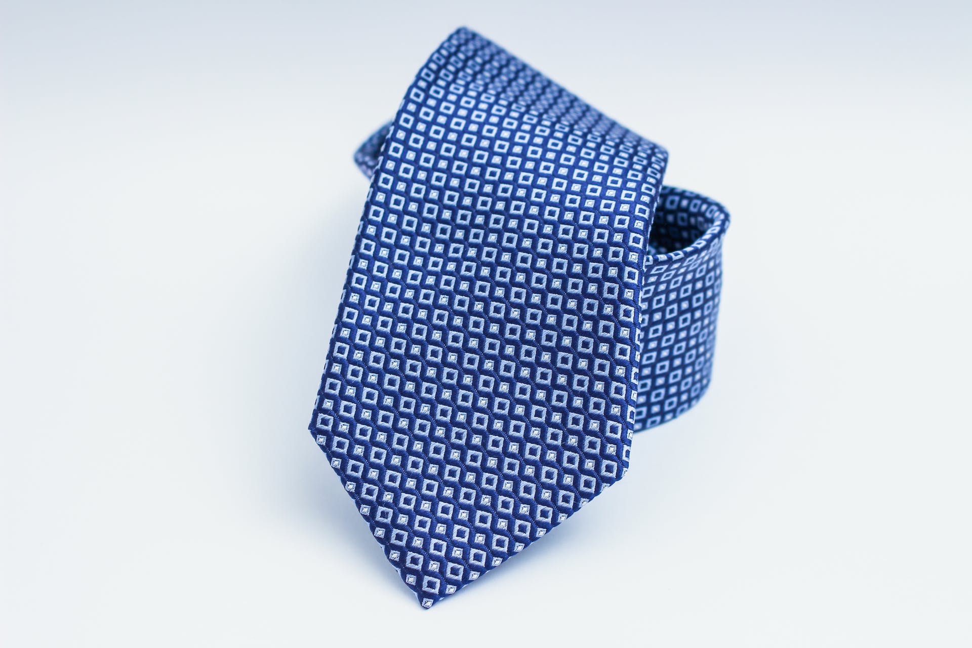 Cravate bleue pour homme | Source : Pexels