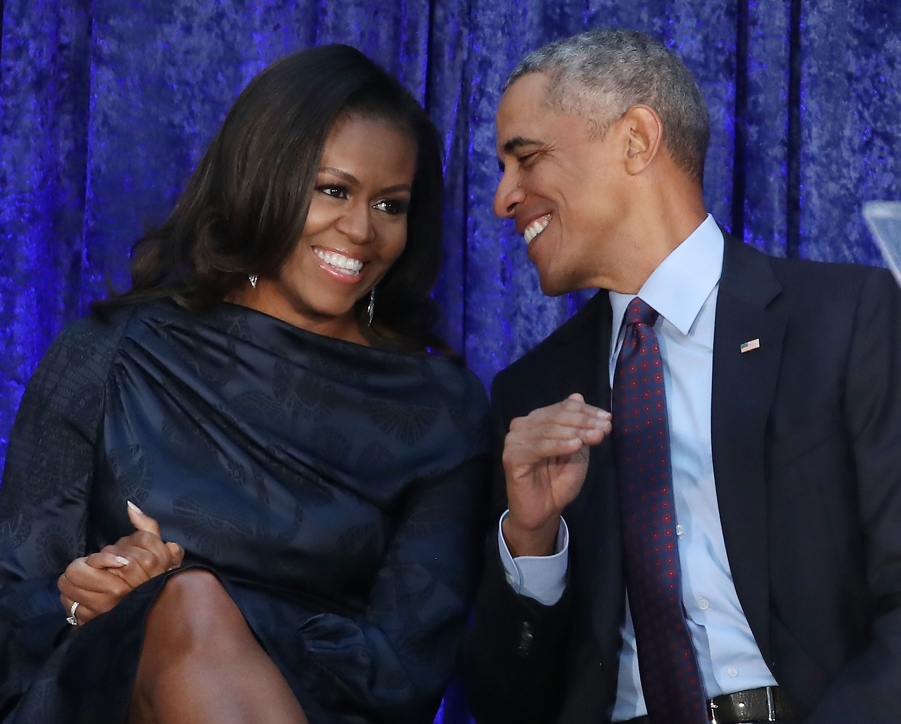 La première dame Michelle Obama et l'ancien président américain Barack Obama lors du dévoilement de leurs portraits officiels au cours d'une cérémonie à la Smithsonian's National Portrait Gallery, le 12 février 2018, à Washington, D.C. | Source : Getty Images