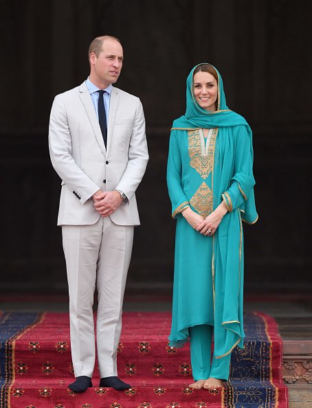 Prince William et Catherine, visitent la mosquée Badshahi à Lahore| Photo: Getty Images