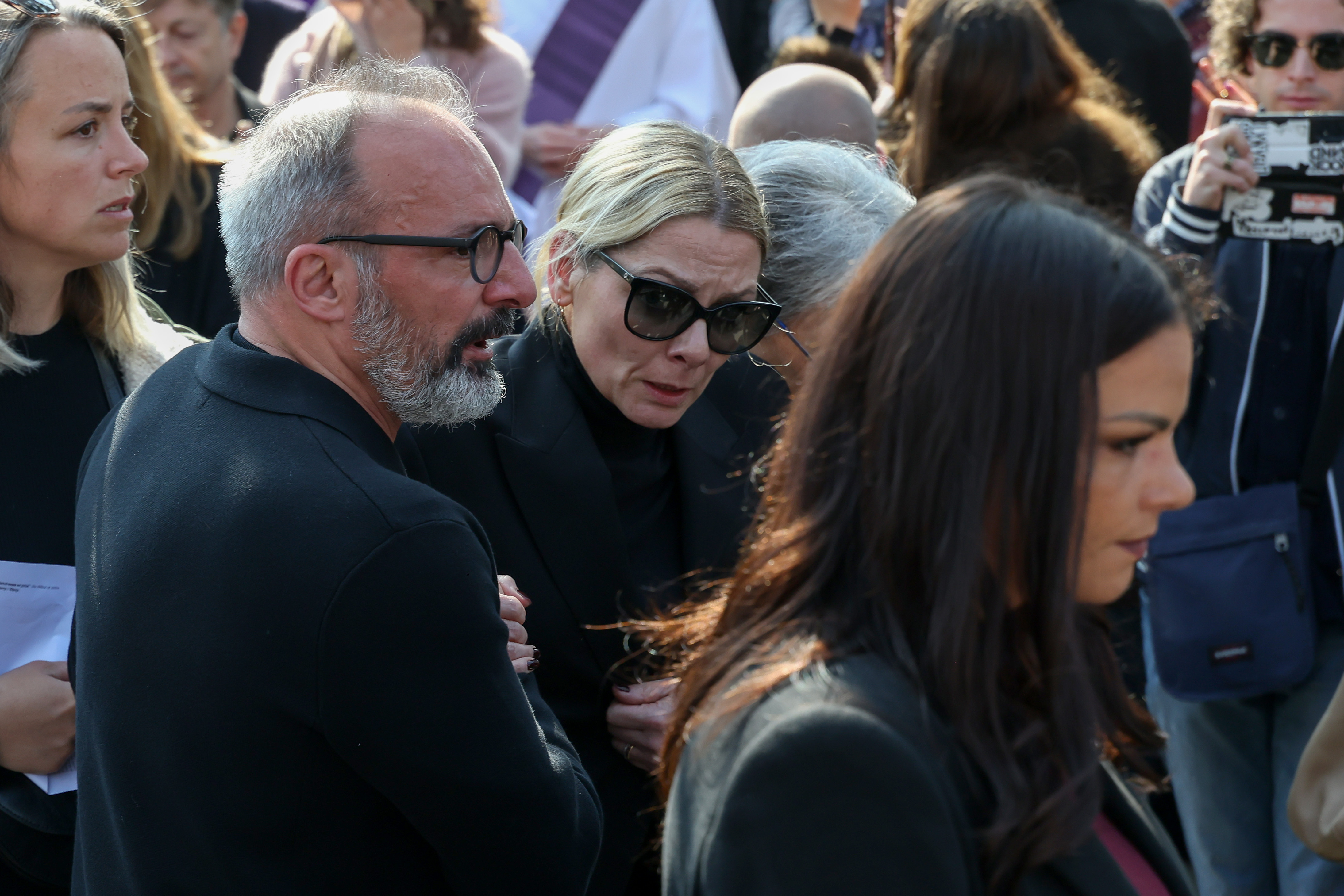 David Salles et Audrey Salomone assistent aux funérailles de Bruno Salomone le 23 mars 2026 à Joinville-le-Pont, en France I Source : Getty Images