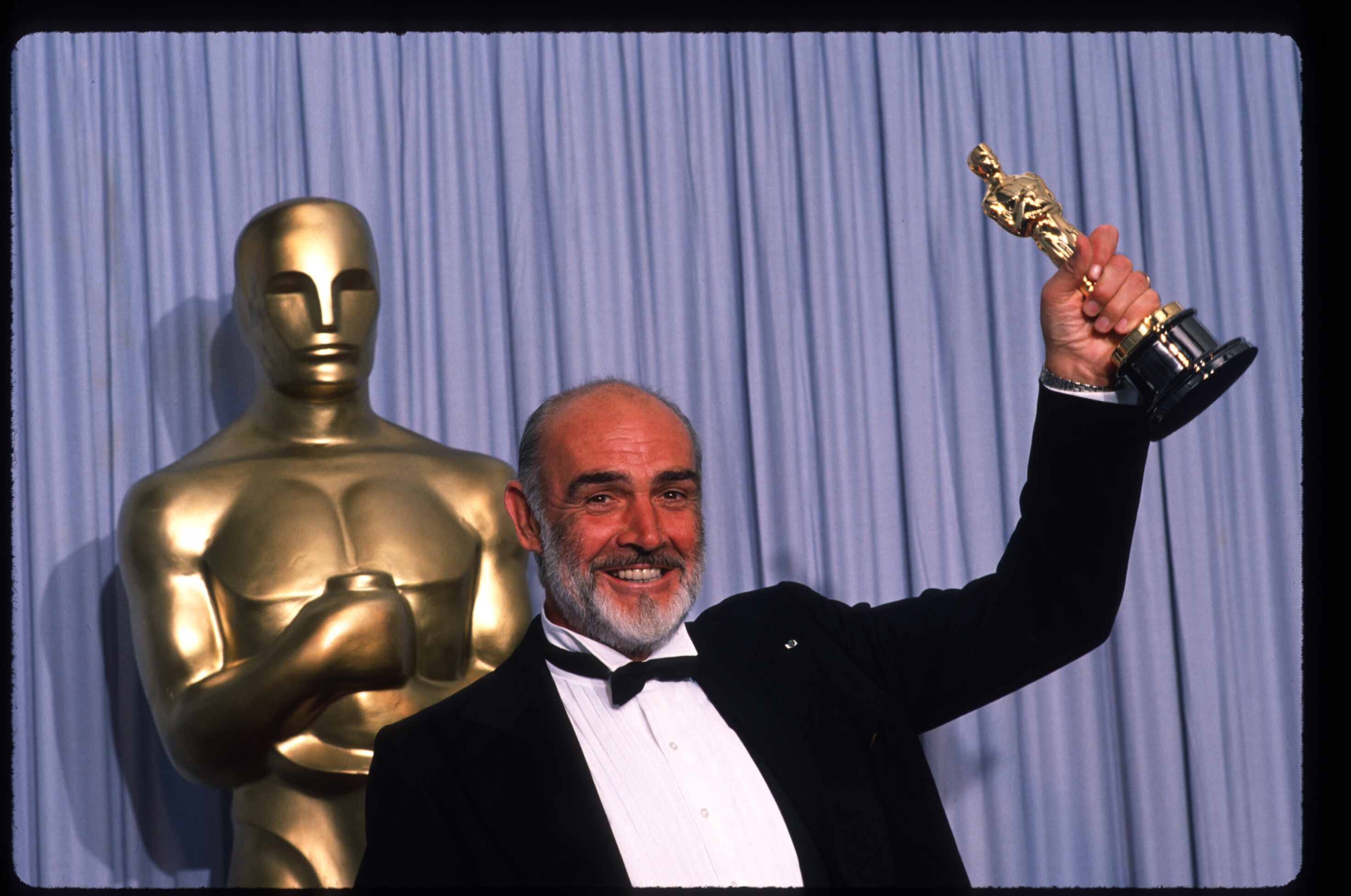Sean Connery à la cérémonie des Oscars le 11 avril 1988 à Los Angeles, Californie | Source : Getty Images