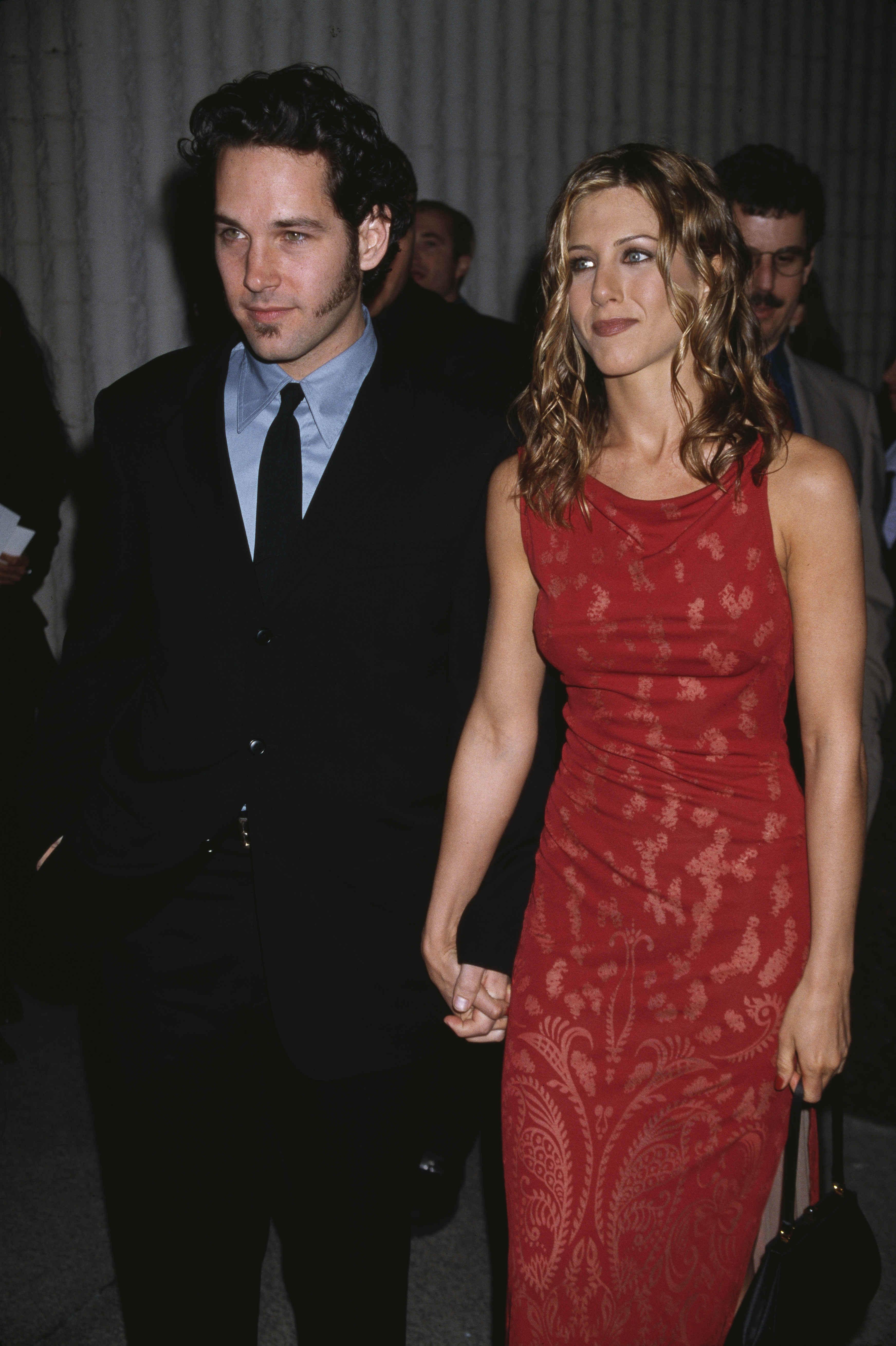 Jennifer Aniston et Paul Rudd à la première de "L'objet de mon affection", 1998 | Source : Getty Images