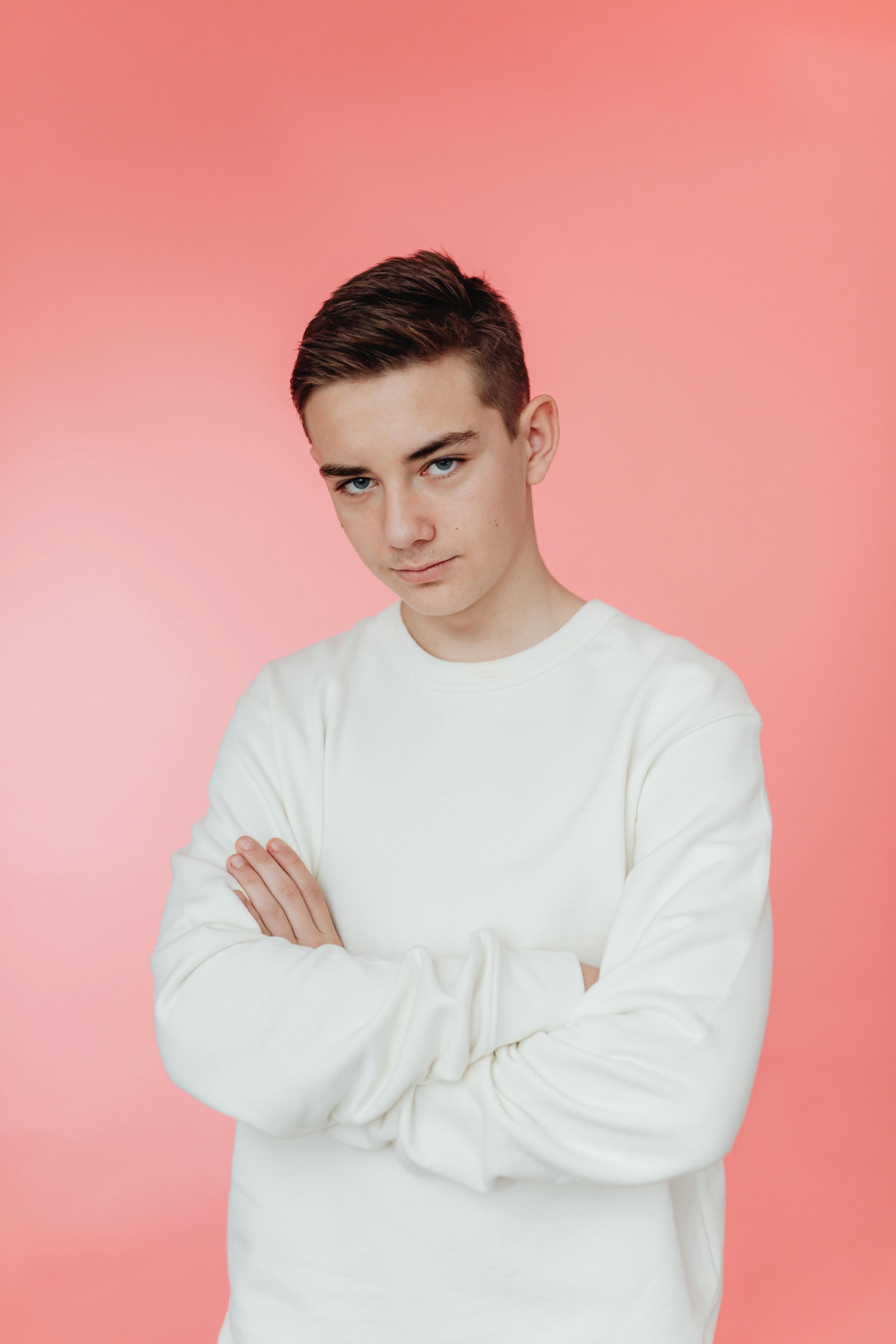 A teenager on a pink background | Source: Pexels