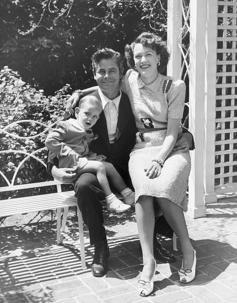 Glenn Ford et sa femme, Eleanor Powell and leur fils, Peter Ford. | Getty Images.