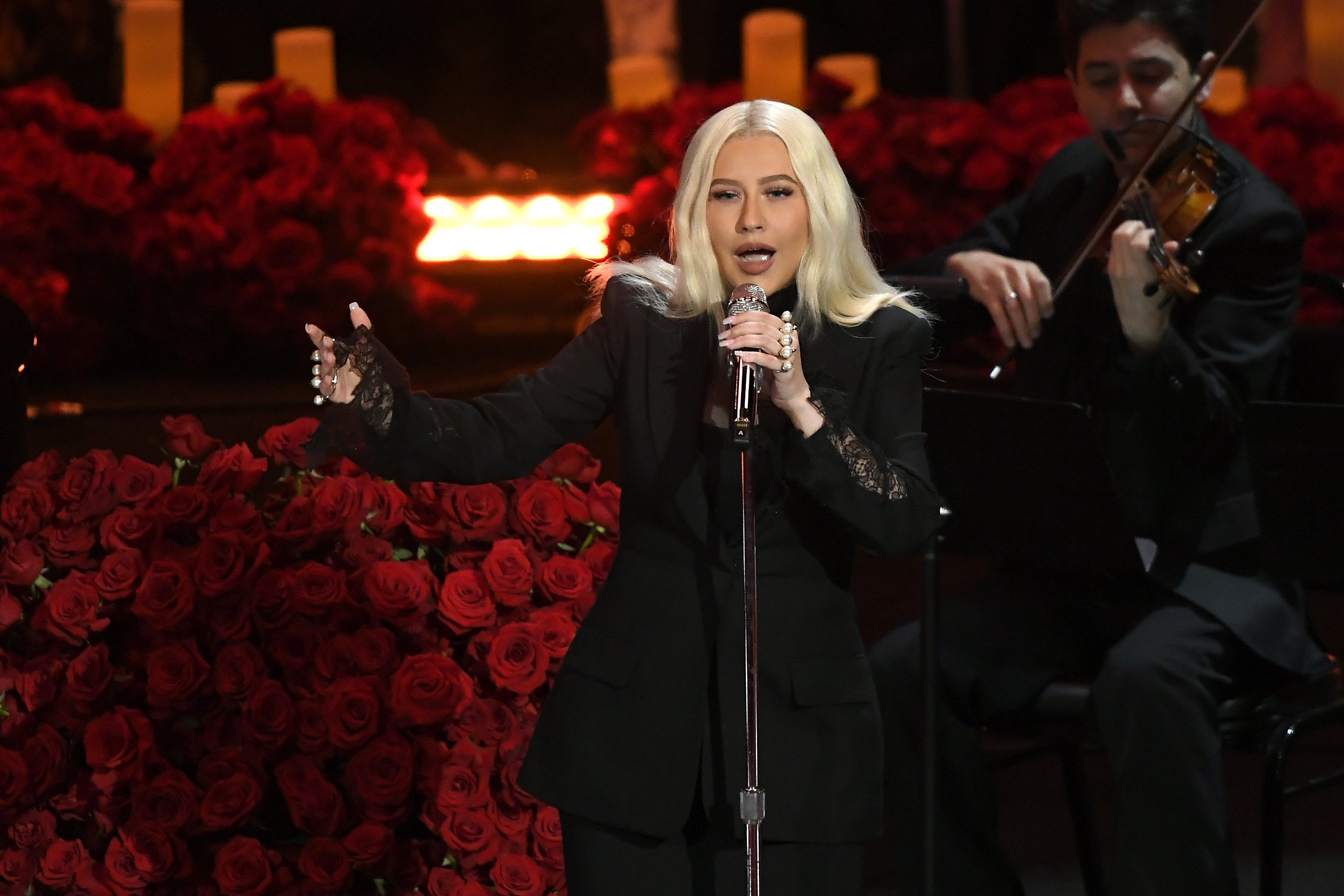 Christina Aguilera chante lors de la Célébration de la vie pour Kobe & Gianna Bryant au Staples Center le 24 février 2020. | Photo : Getty Images
