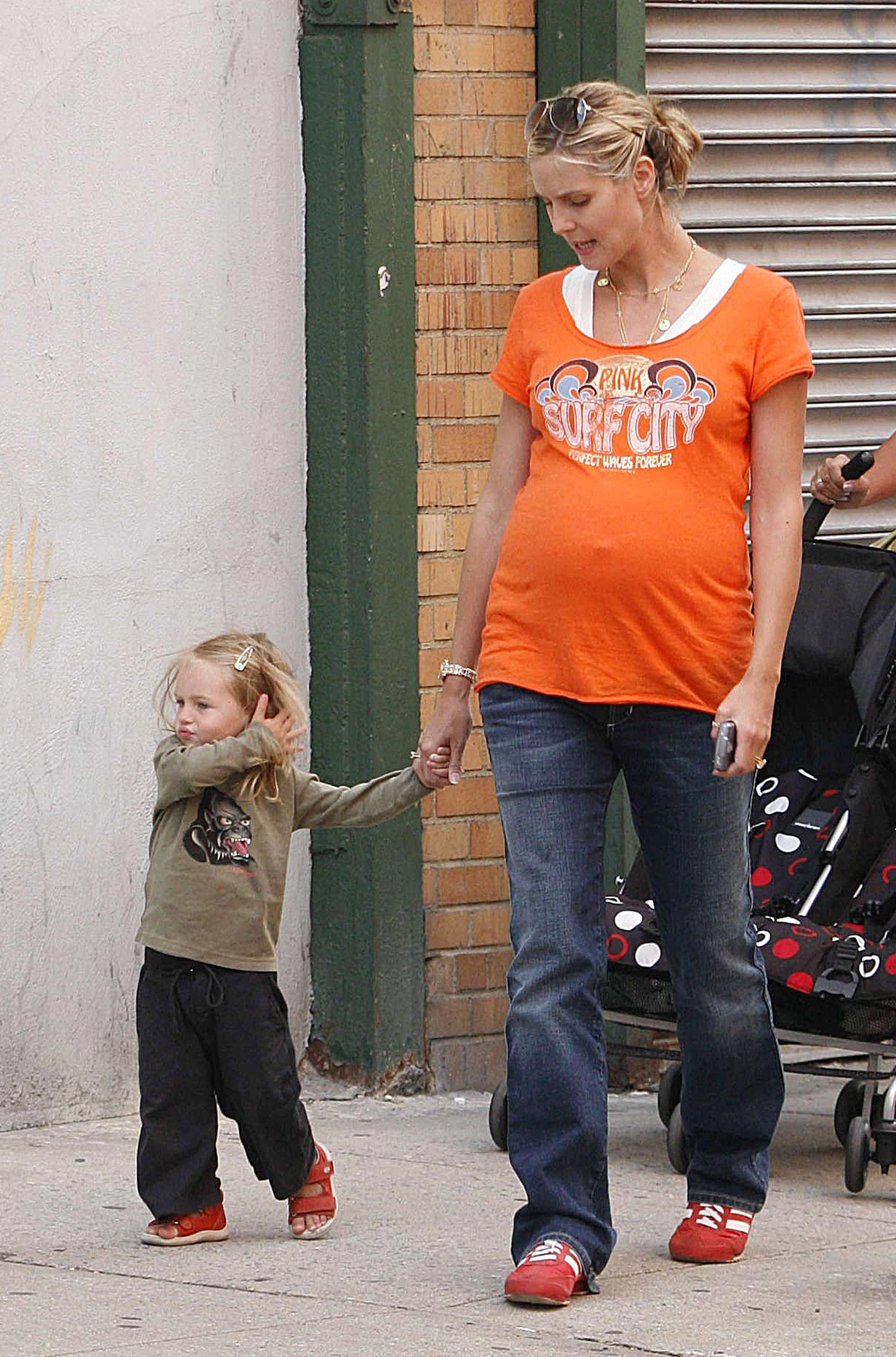 Heidi et Leni Klum aperçues à New York le 11 septembre 2006. | Source : Getty Images