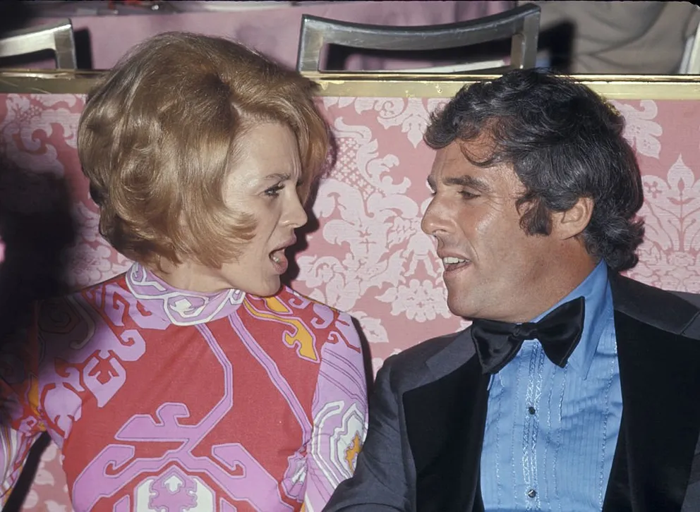 Angie Dickinson et Burt Bacharach à Beverly Hills, Californie, en avril 1971 | Photo : Getty Images