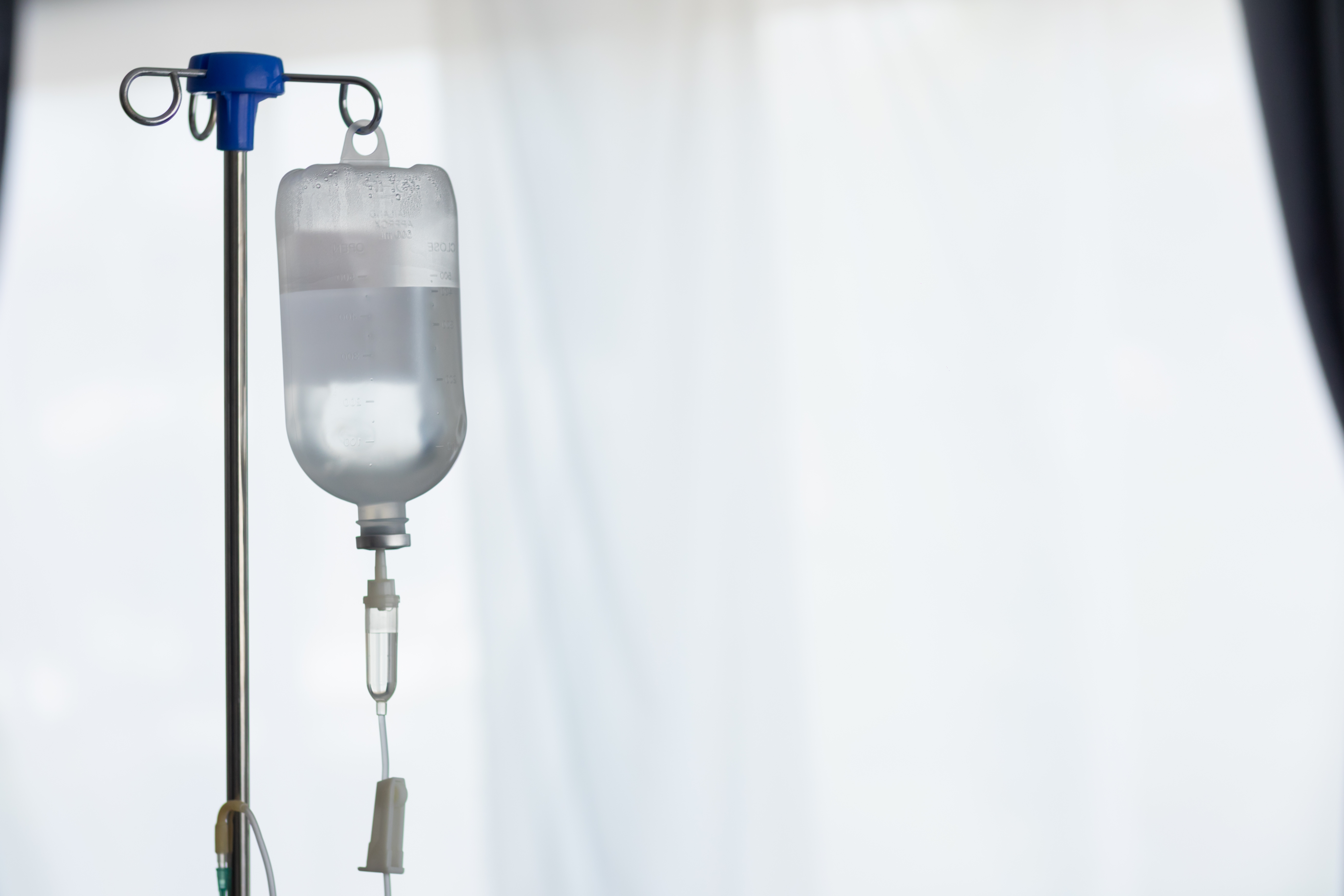 Gotejamento intravenoso | Fonte: Shutterstock
