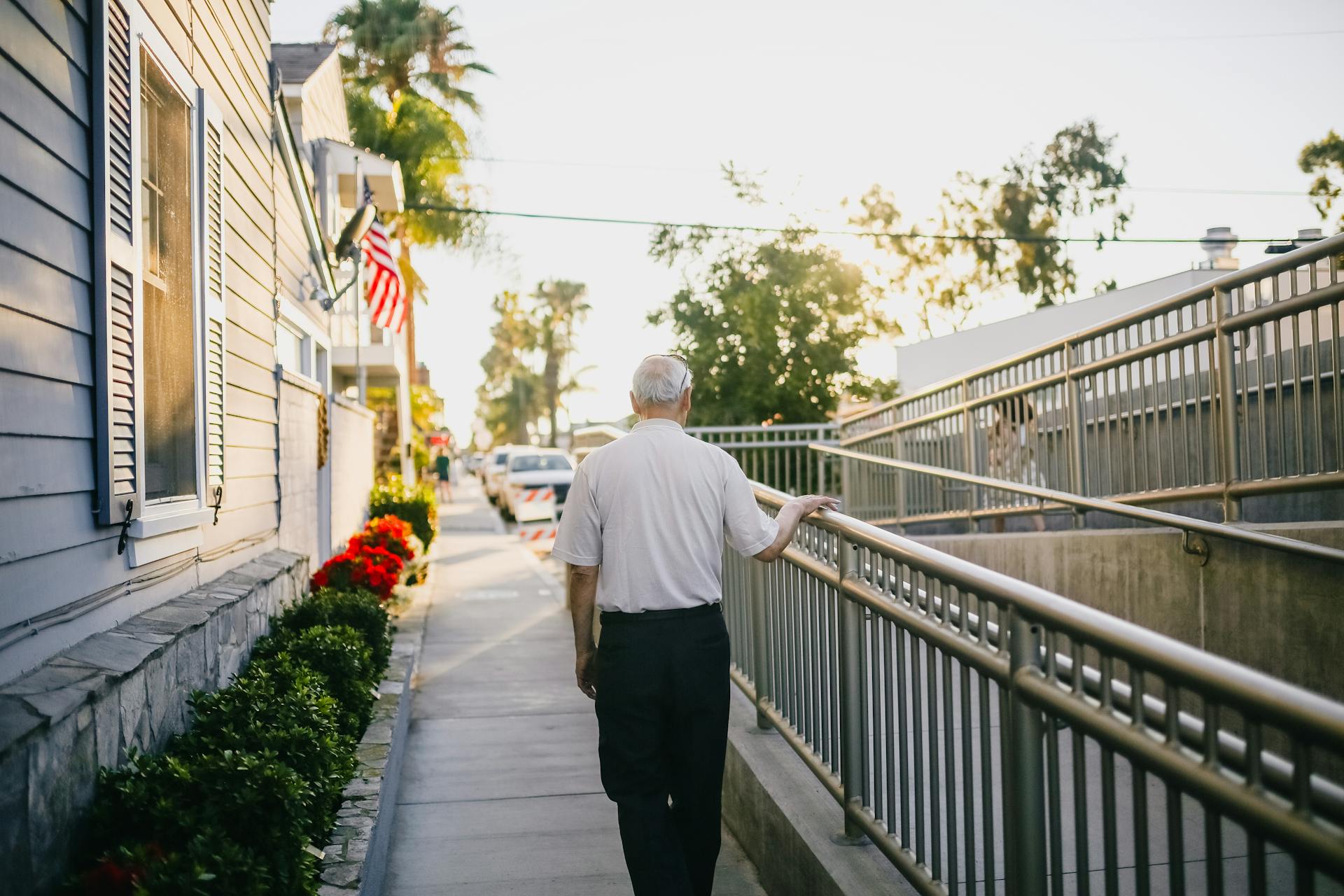 Un homme qui marche | Source : Pexels