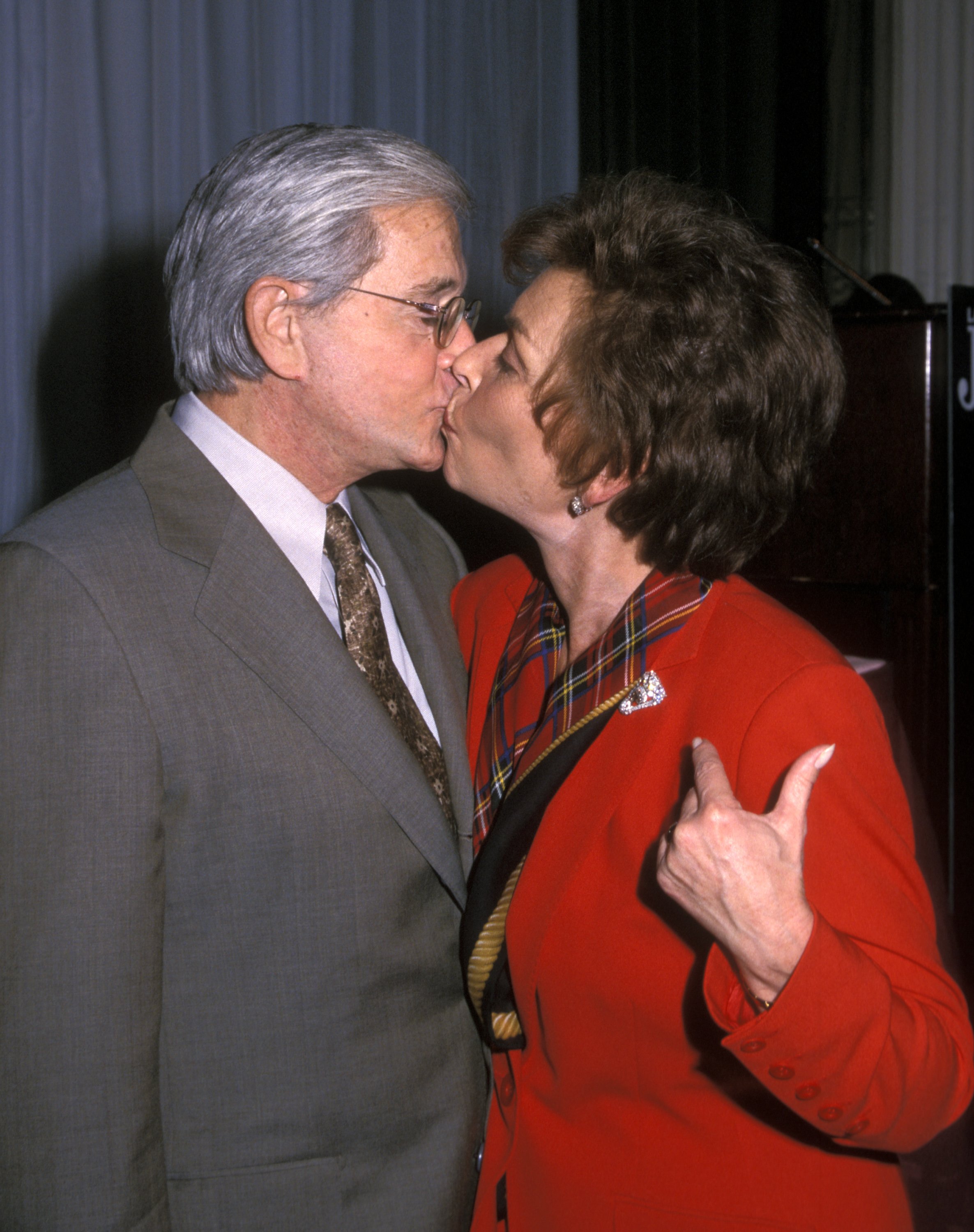 Jerry Sheindlin et Judy Sheindlin assistent au Ladies' Home Journal "One Smart Lady Award" le 23 février 2000 à l'hôtel Waldorf Astoria à New York. | Source : Getty Images