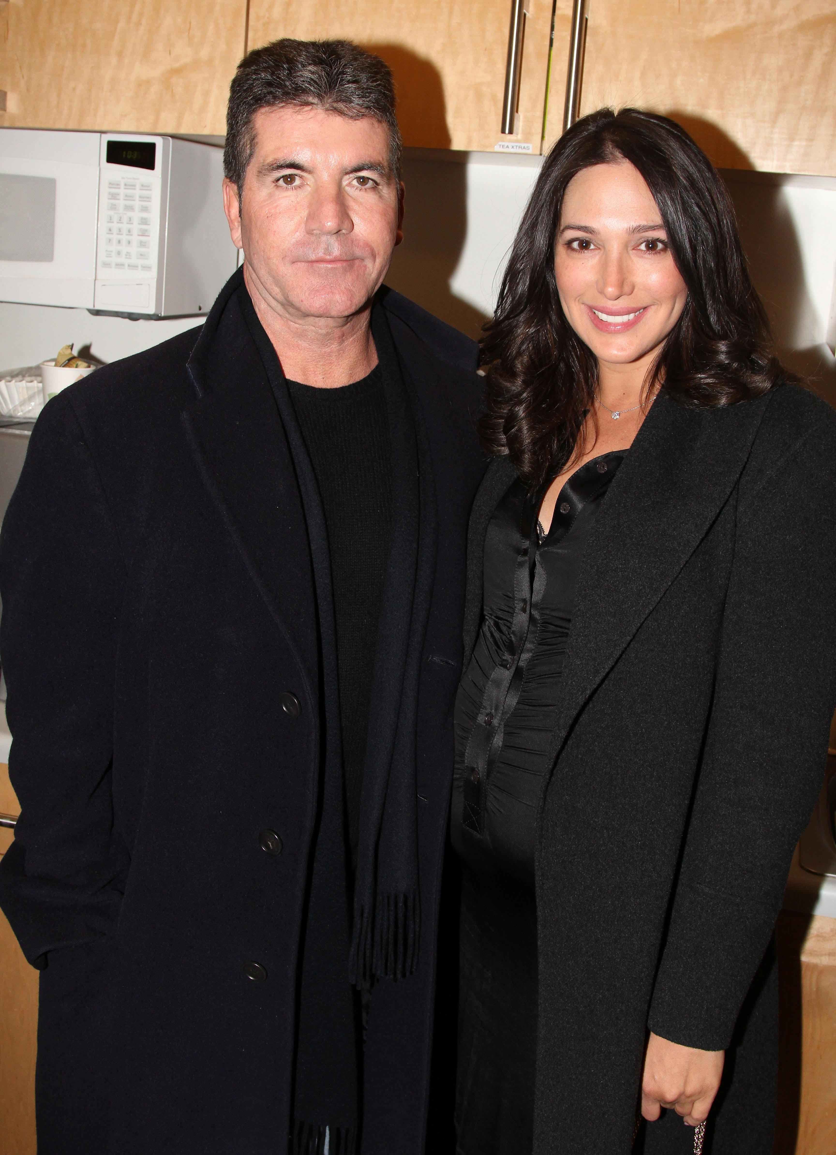 Simon Cowell et une Lauren Silverman enceinte le 25 janvier 2014 | Source : Getty Images