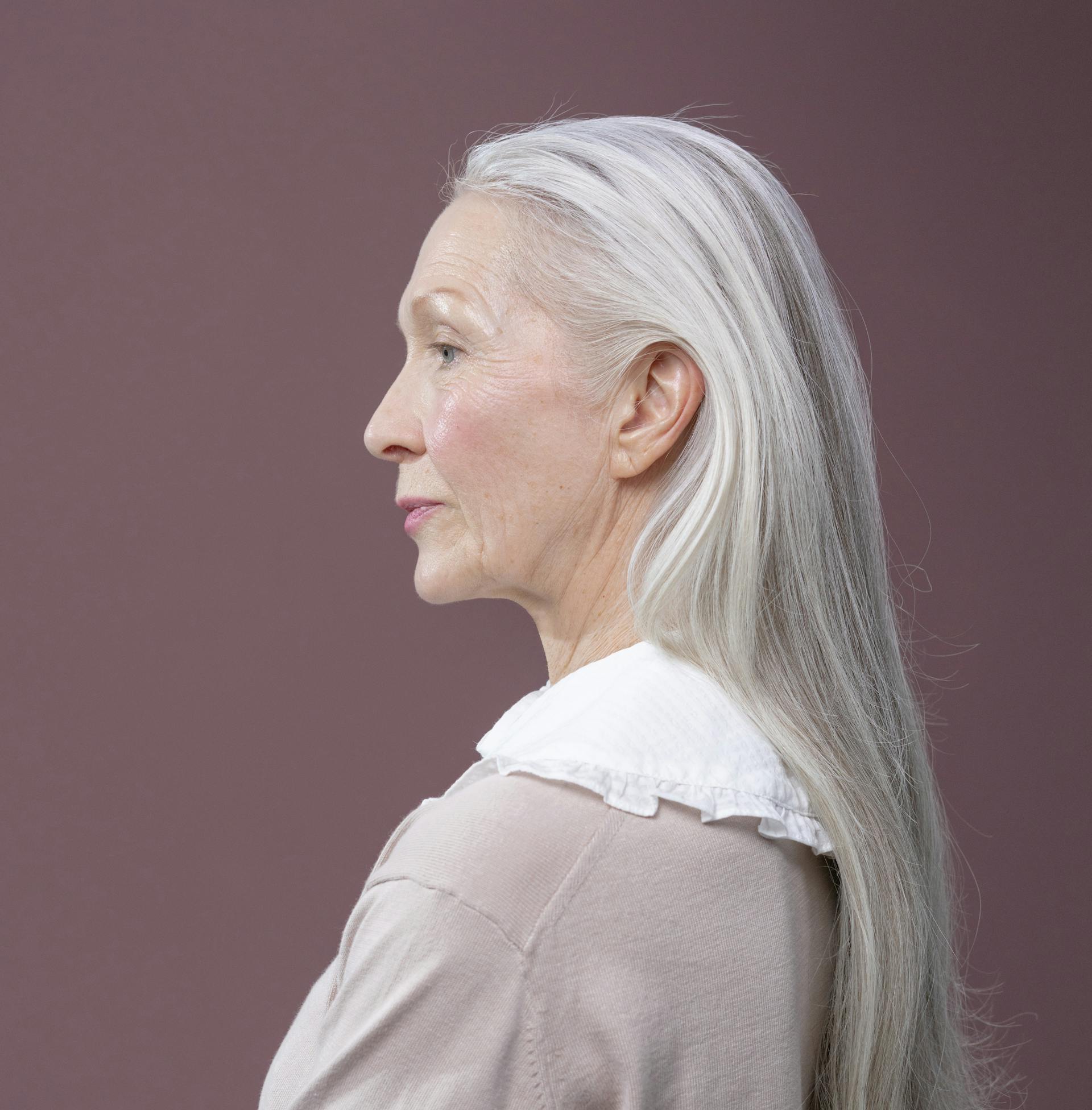 Une femme à l'air sévère | Source : Pexels