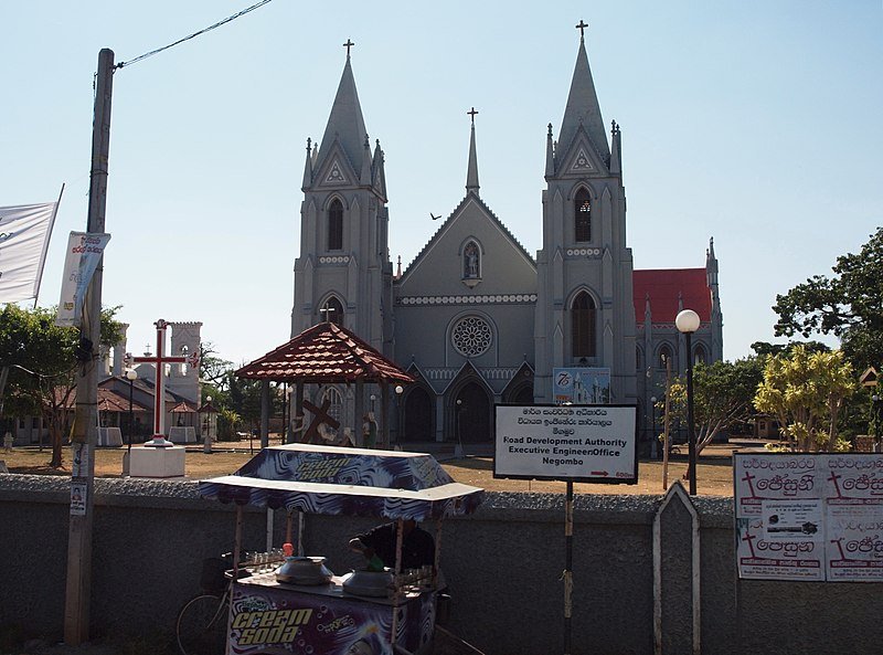 Église catholique Saint-Sébastien de Negombo, au Sri Lanka, avant l'explosion. | Image : Wikipedia