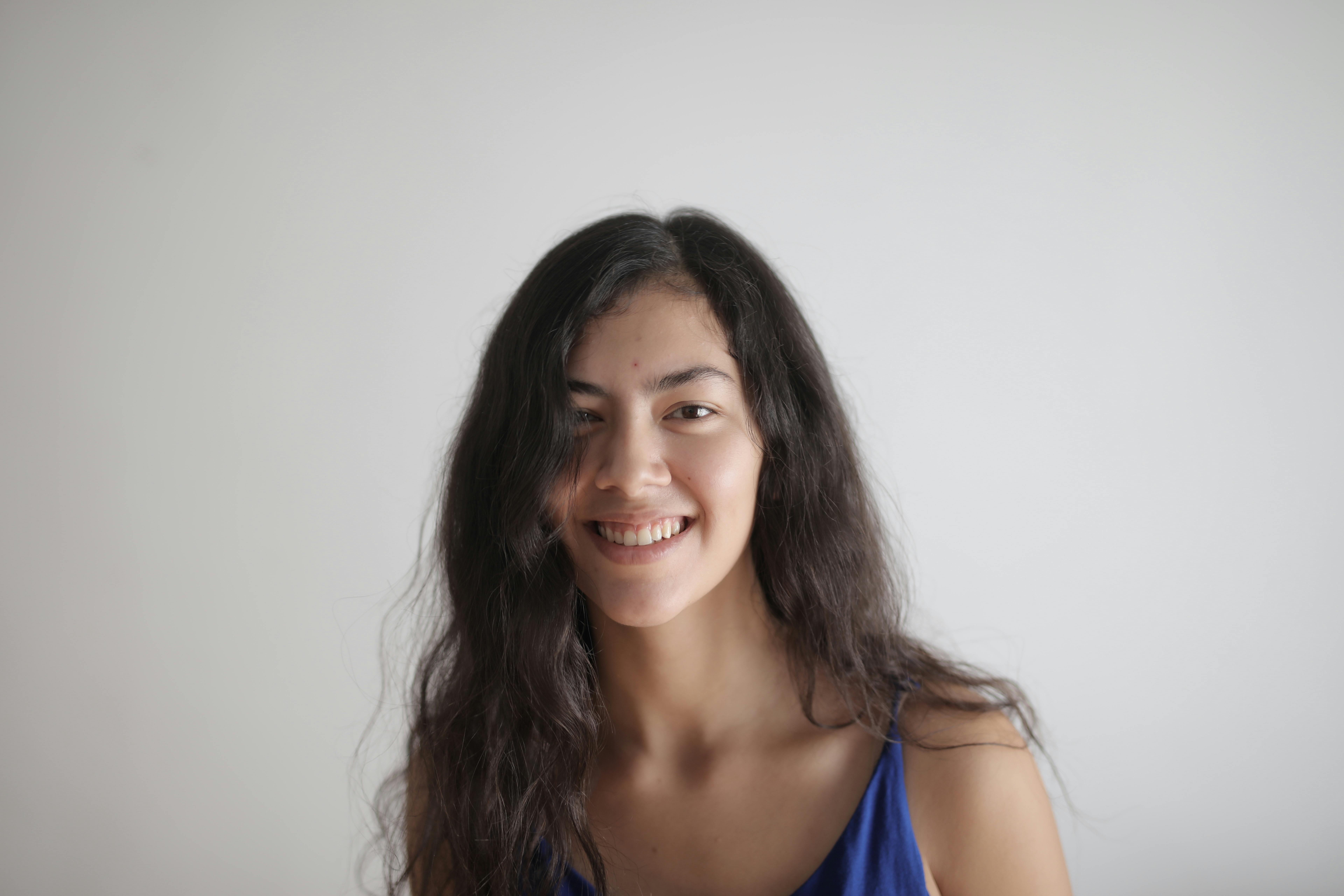 Une femme qui sourit | Source : Pexels