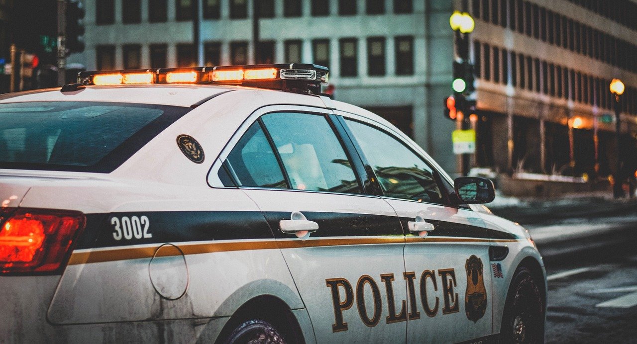 La photo de la voiture de police | Source: Shutterstock