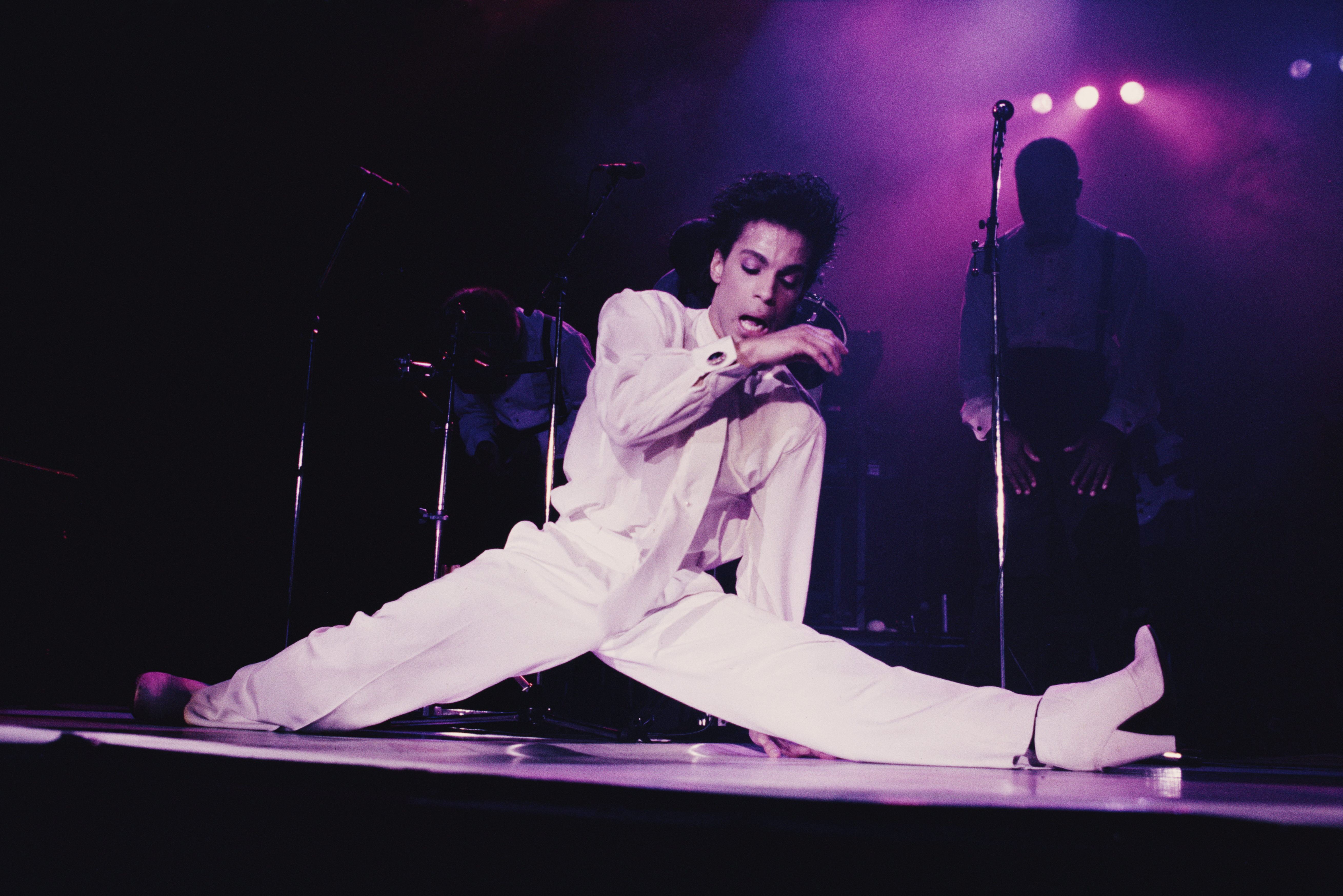 Prince se produisant lors de la tournée Hit N Run-Parade en août 1986 à Wembley Arena, Londres | Source : Getty Images