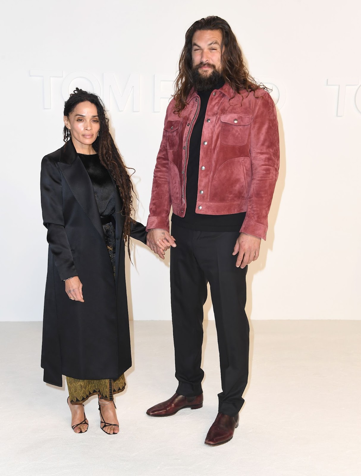 Jason Momoa et Lisa Bonet au défilé Tom Ford AW20, le 7 février 2020, à Hollywood, en Californie. Connus pour leur style unique et leur alchimie, le couple a fait tourner les têtes lors de l'événement, mettant en avant leur lien puissant et l'admiration de Jason pour le sens de la mode intemporelle de Lisa. | Source : Getty Images