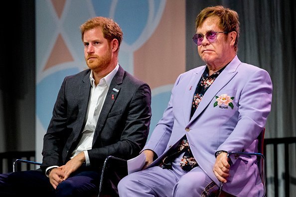 Sir Elton John et Prince Harry lors de la Conférence internationale sur le sida. | Photo : Getty Images