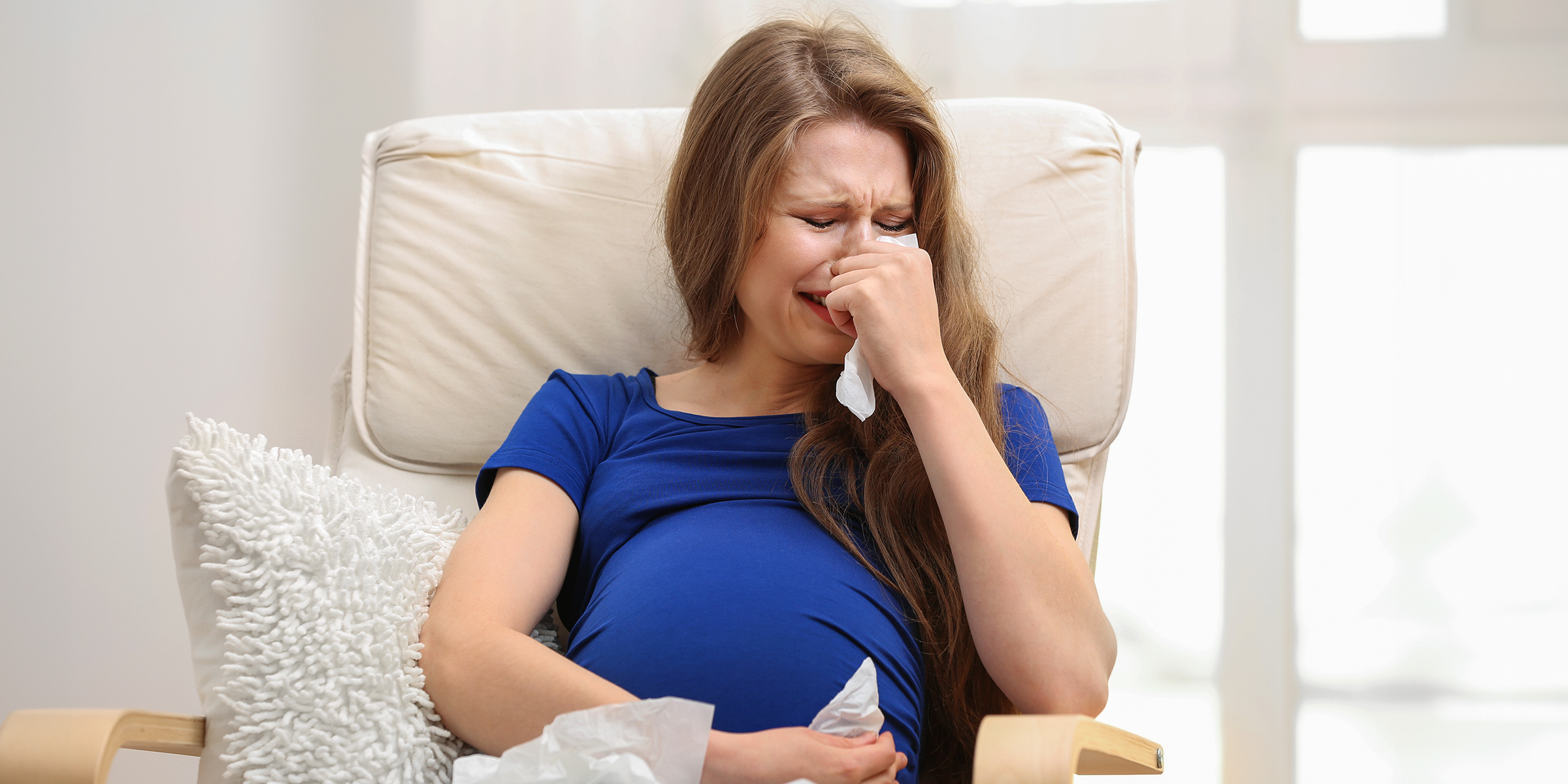 Une femme enceinte qui pleure | Source : Shutterstock