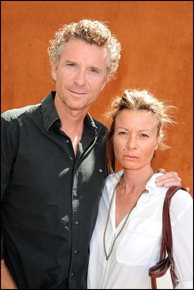 Denis Brogniart avec sa femme Hortense au village de Roland Garros. | Photo : Getty Images