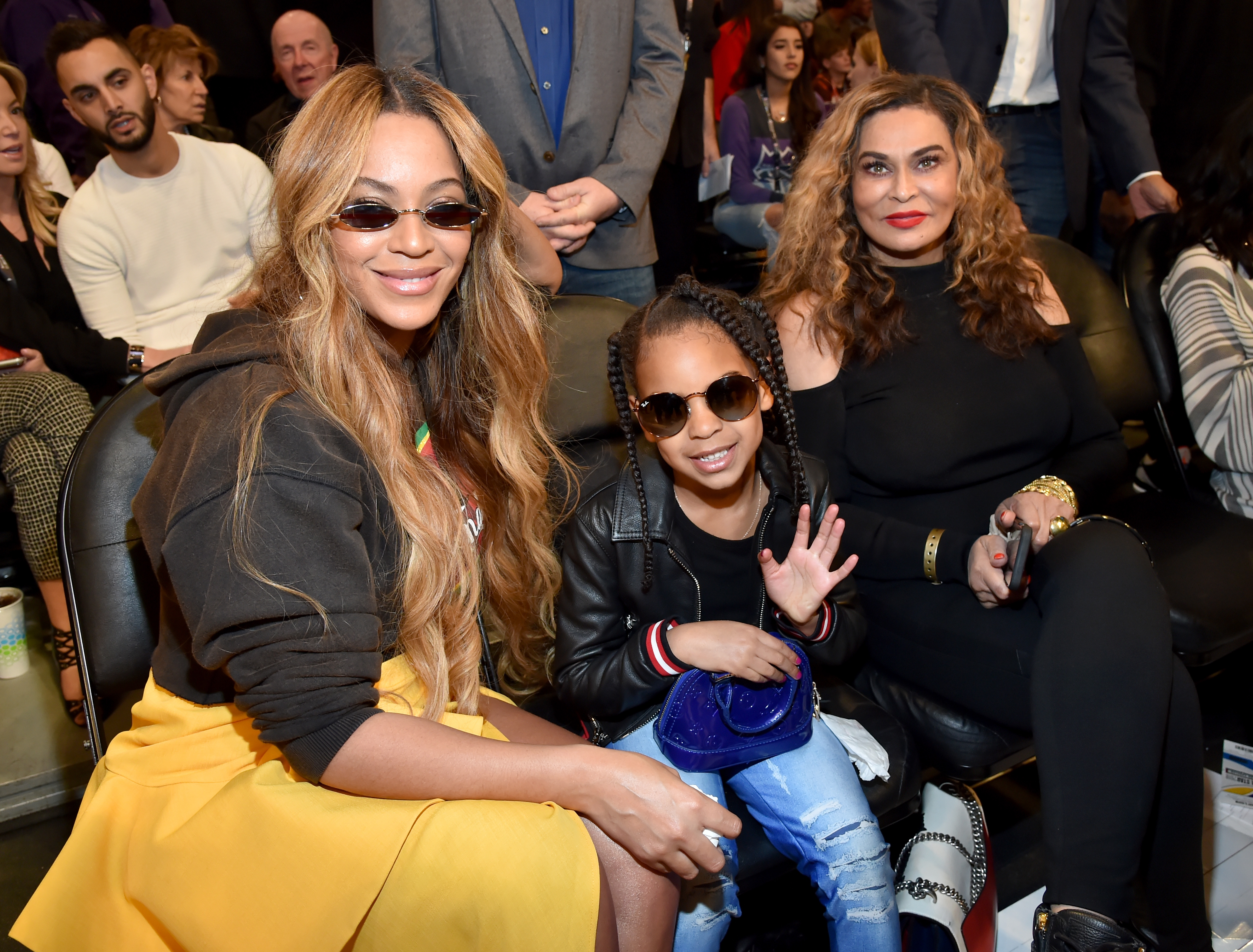 Beyonce, Blue Ivy Carter et Tina Knowles assistent au 67e match des étoiles de la NBA le 18 février 2018 à Los Angeles, en Californie | Source : Getty Images