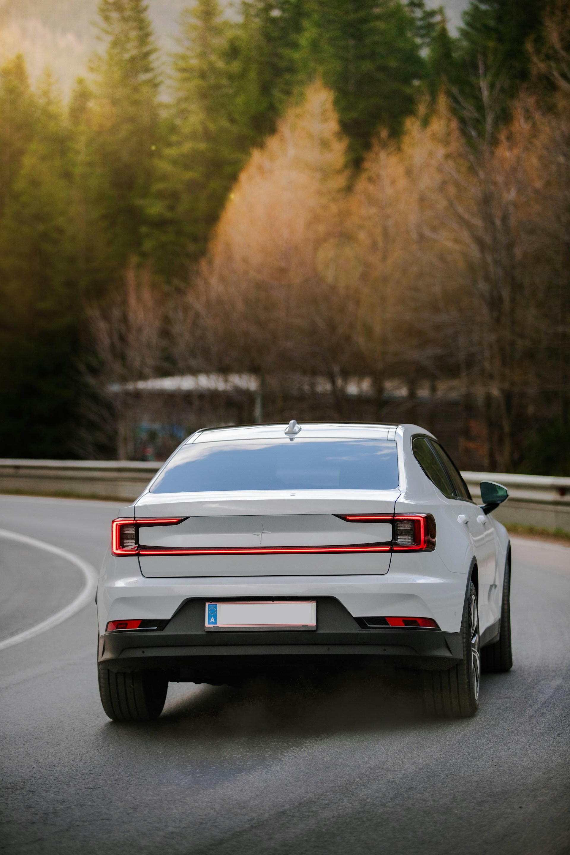 Une voiture sur la route | Source : Unsplash