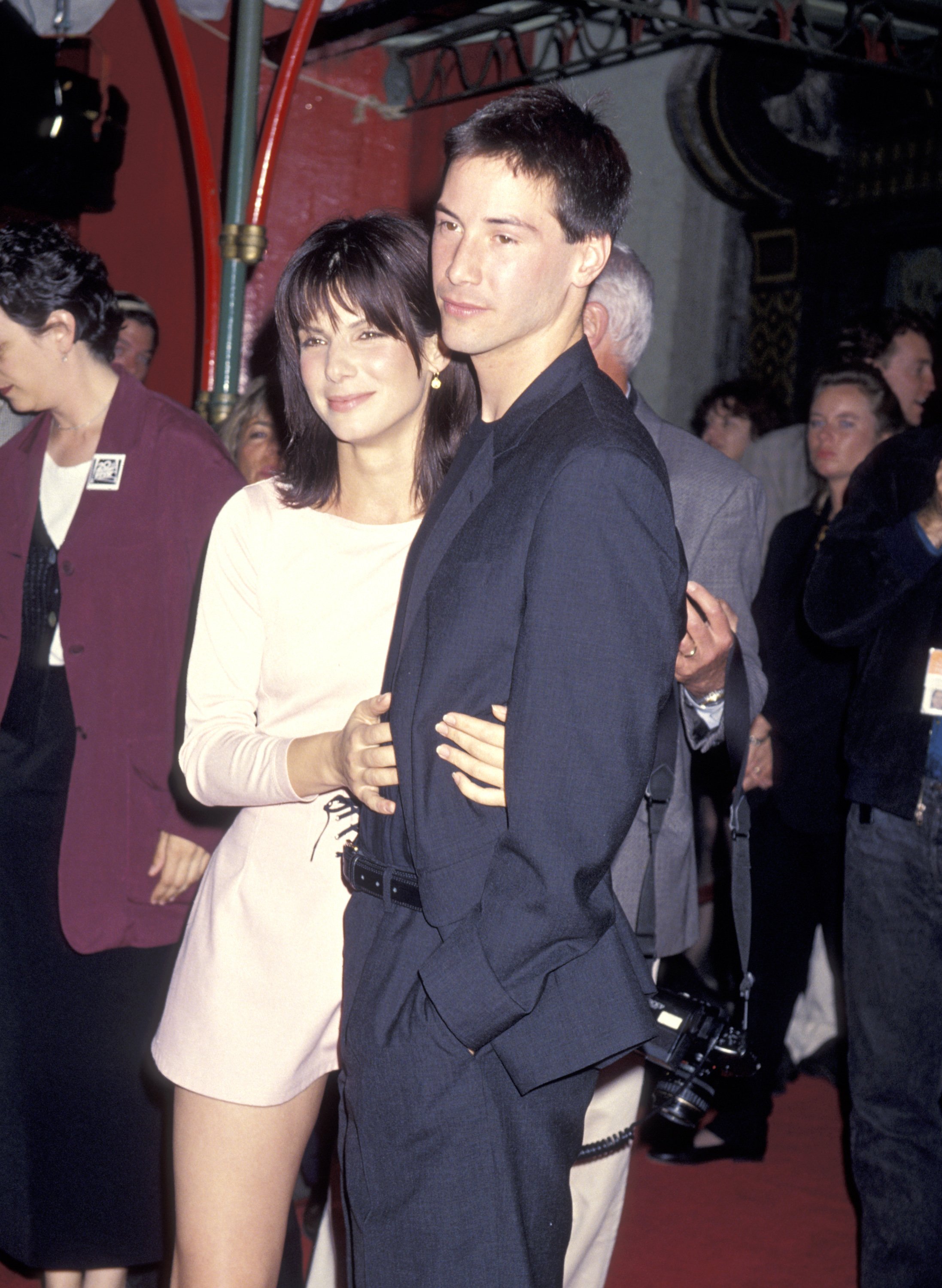 Keanu Reeves et Sandra Bullock à la première de "Speed" en Californie en 1994 | Source : Getty Images