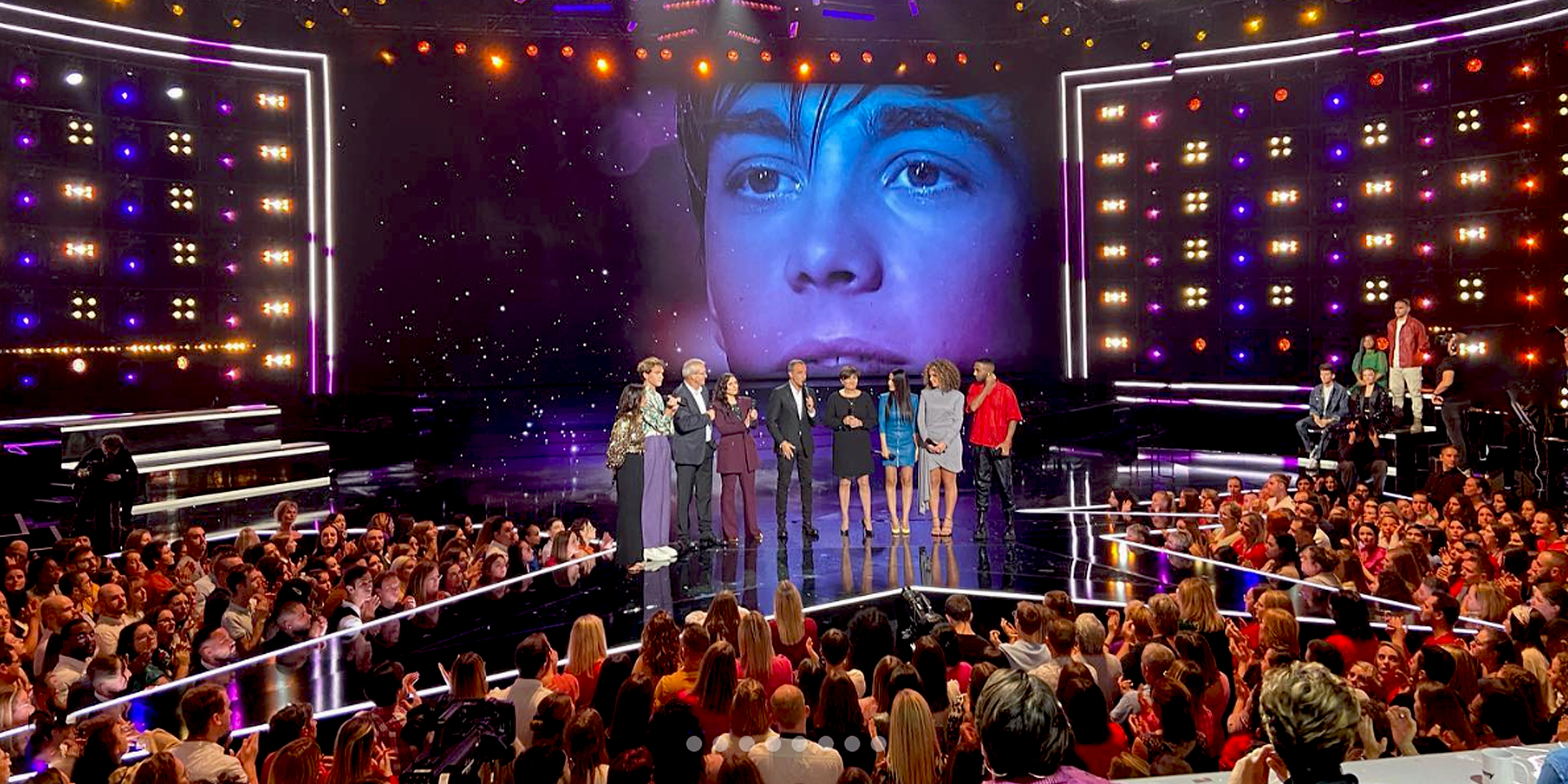 La famille de Grégory Lemarchal présente sur le plateau de la Star Academy | Source : instagram.com/leslielemarchal