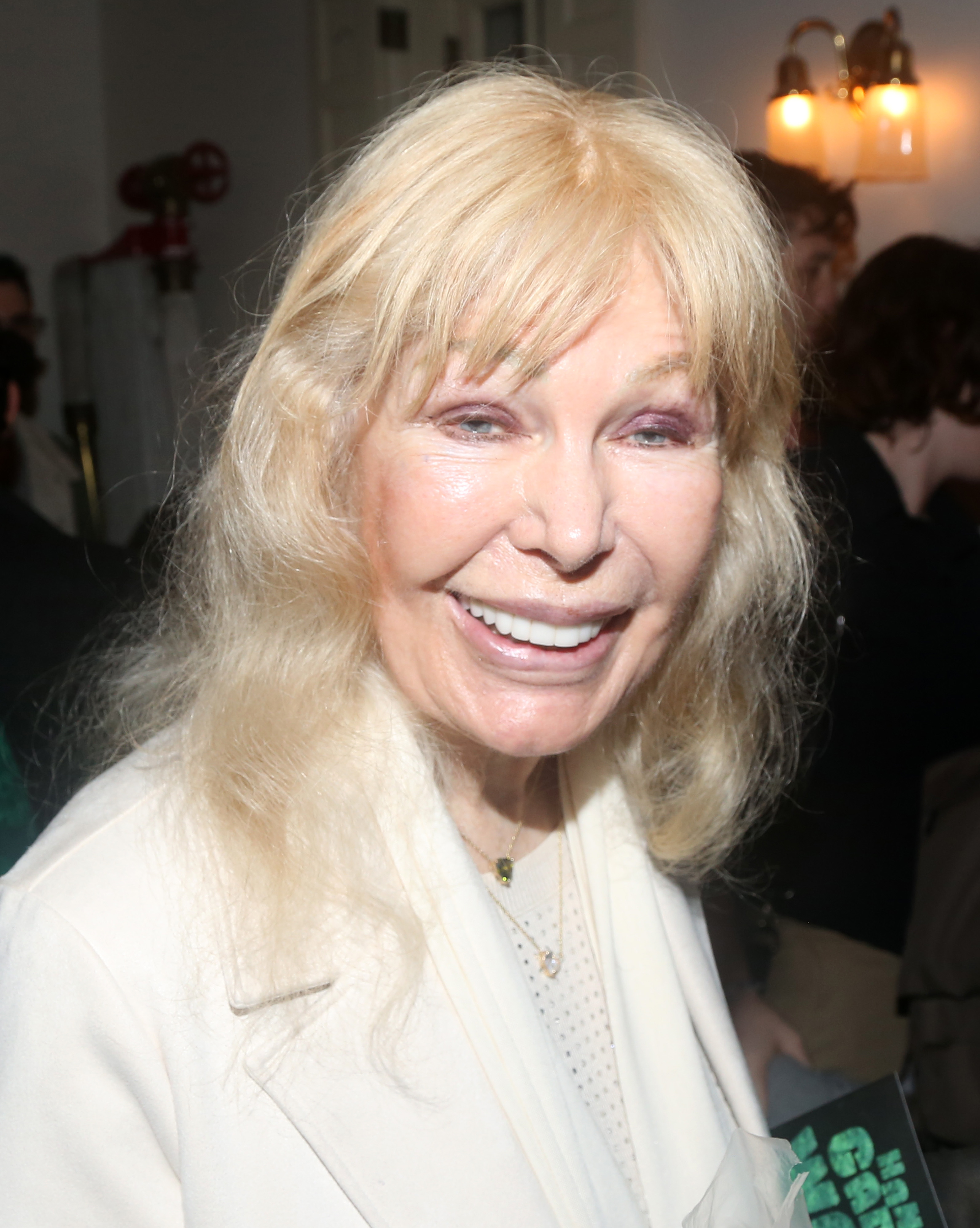 Loretta Swit sourit lors de la soirée d'ouverture de "Hannah Gadsby : WOOF !" le 6 octobre 2024 | Source : Getty Images