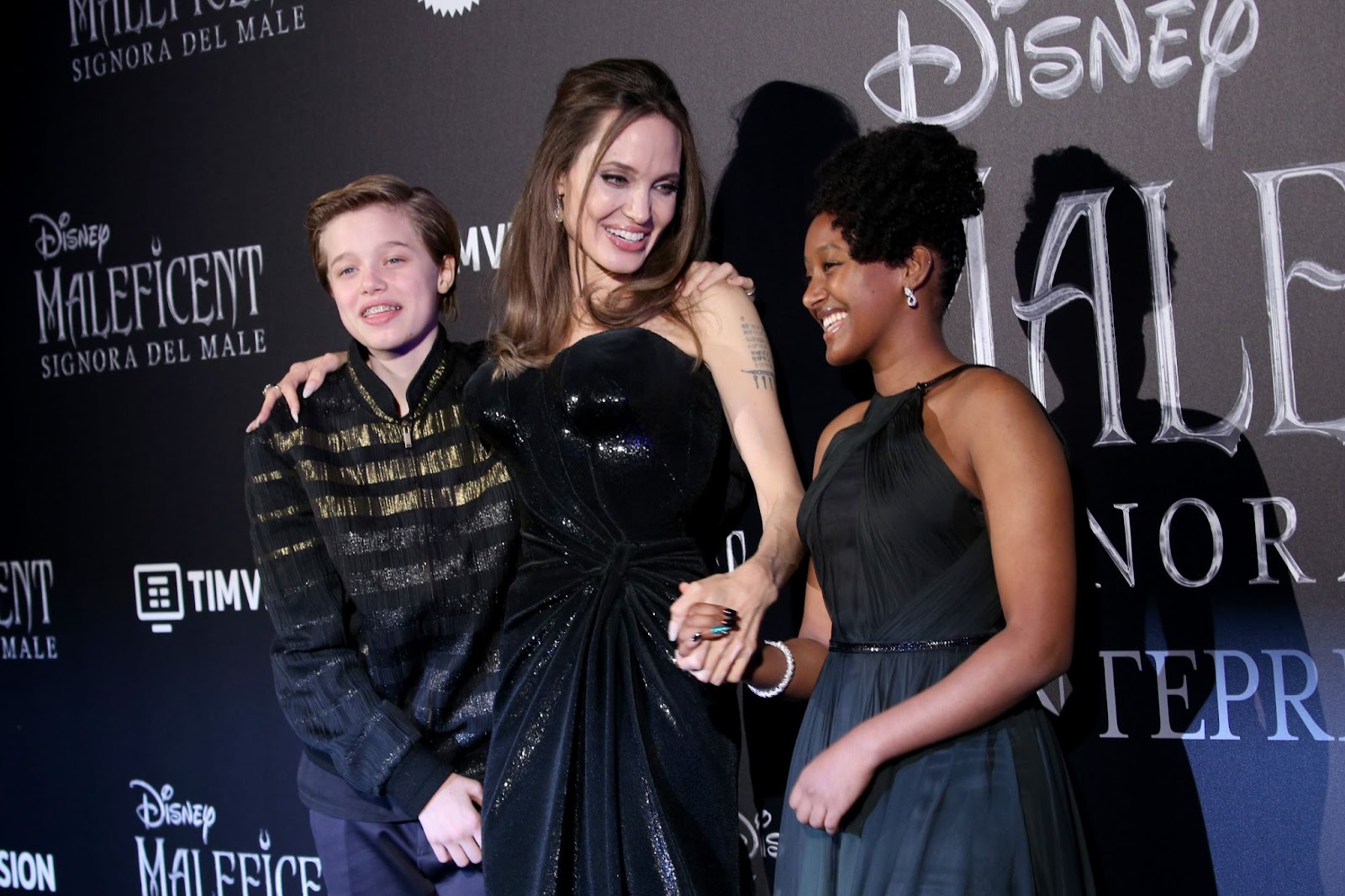 Angelina Jolie avec Shiloh et Zahara lors de la première européenne de "Maléfique : Le Pouvoir du mal" le 7 octobre 2019, à Rome, en Italie. | Source : Getty Images