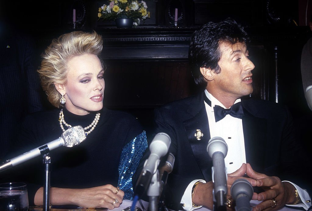 Sylvester Stallone et Brigitte Nielsen assistent à une cérémonie de Hasty Pudding Theatrical Group | Getty Images/ Global Images 