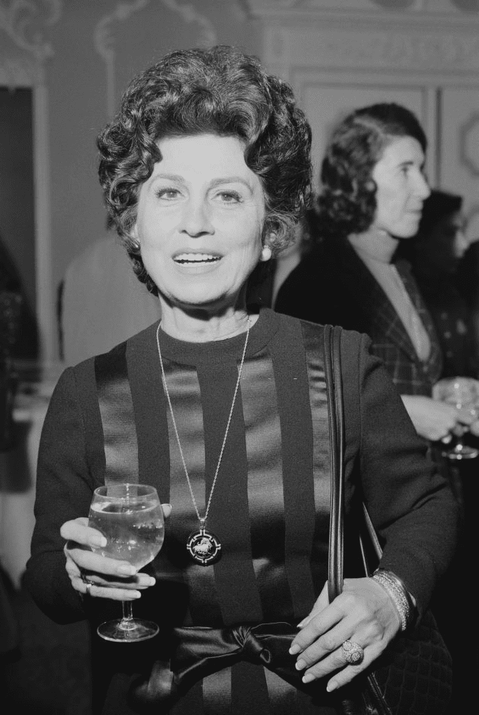 Nancy Barbato, première épouse de Frank Sinatra et mère de Nancy Sinatra, assiste à la réception du Royal Film Performance de 1973 à l'hôtel Dorchester de Londres, le 25 mars 1973. | Photo : Getty Images