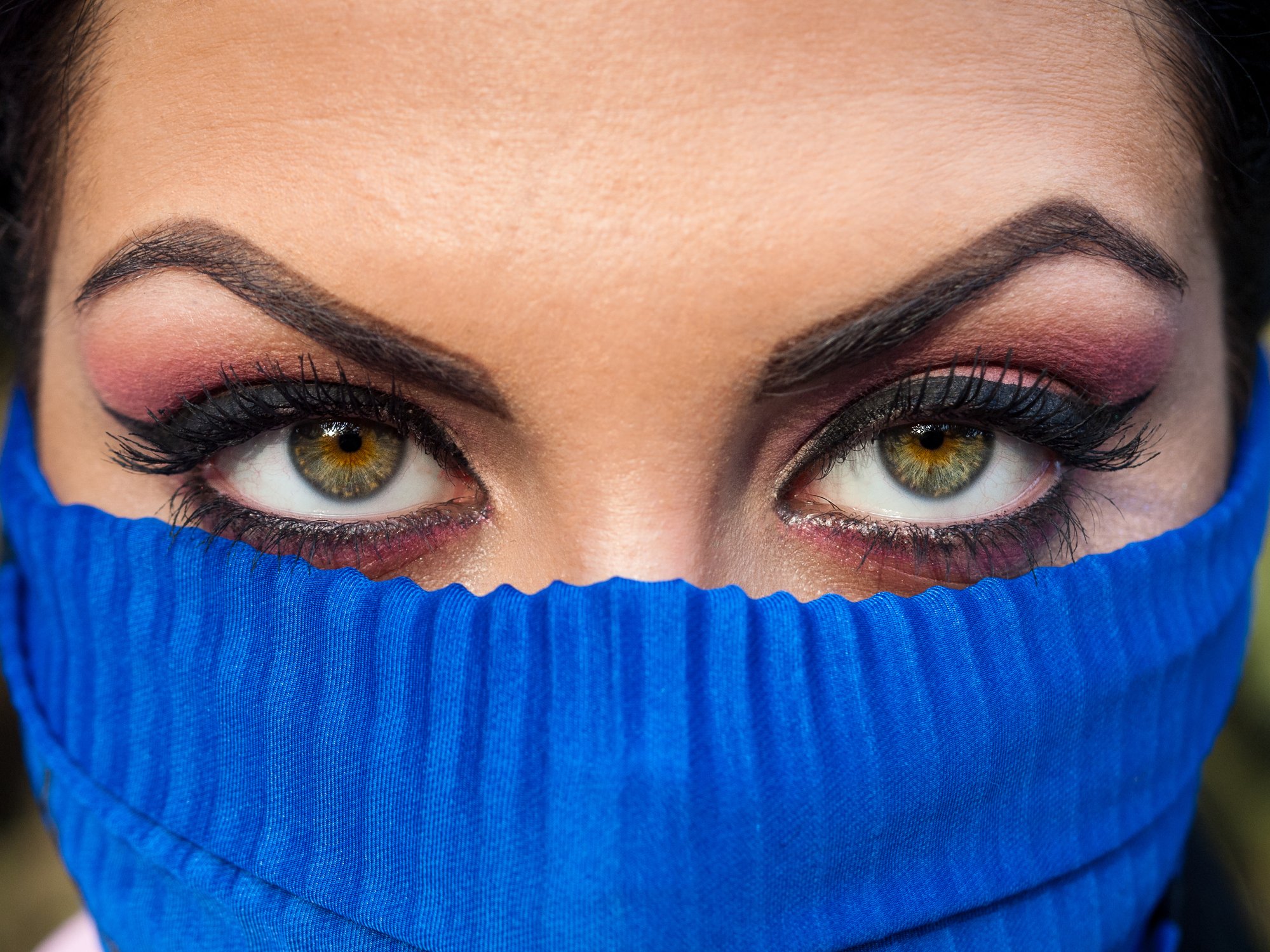 Une femme avec des yeux bien maquillés. | Photo : Getty Images