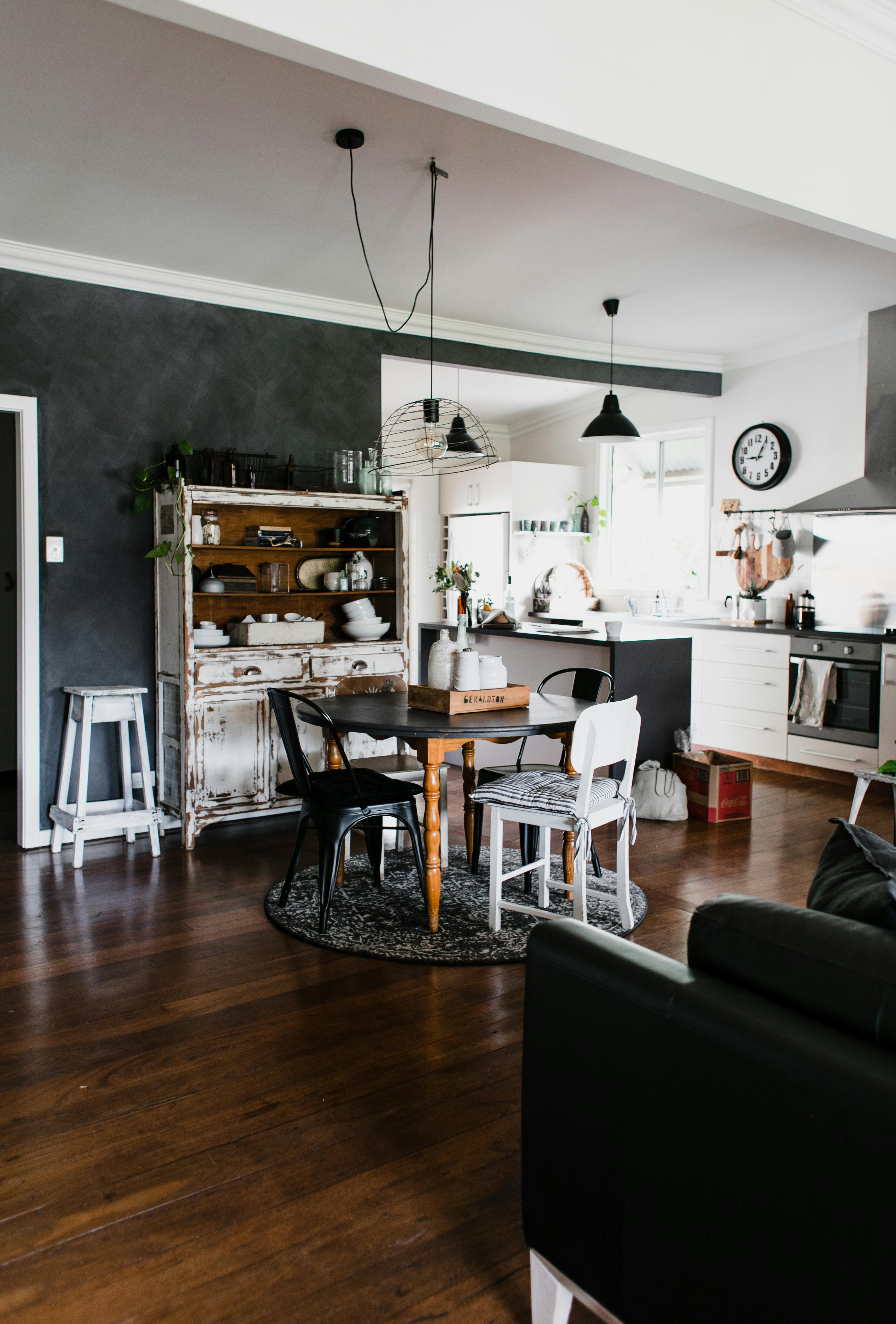 Une maison avec quelques objets vintage | Source : Pexels
