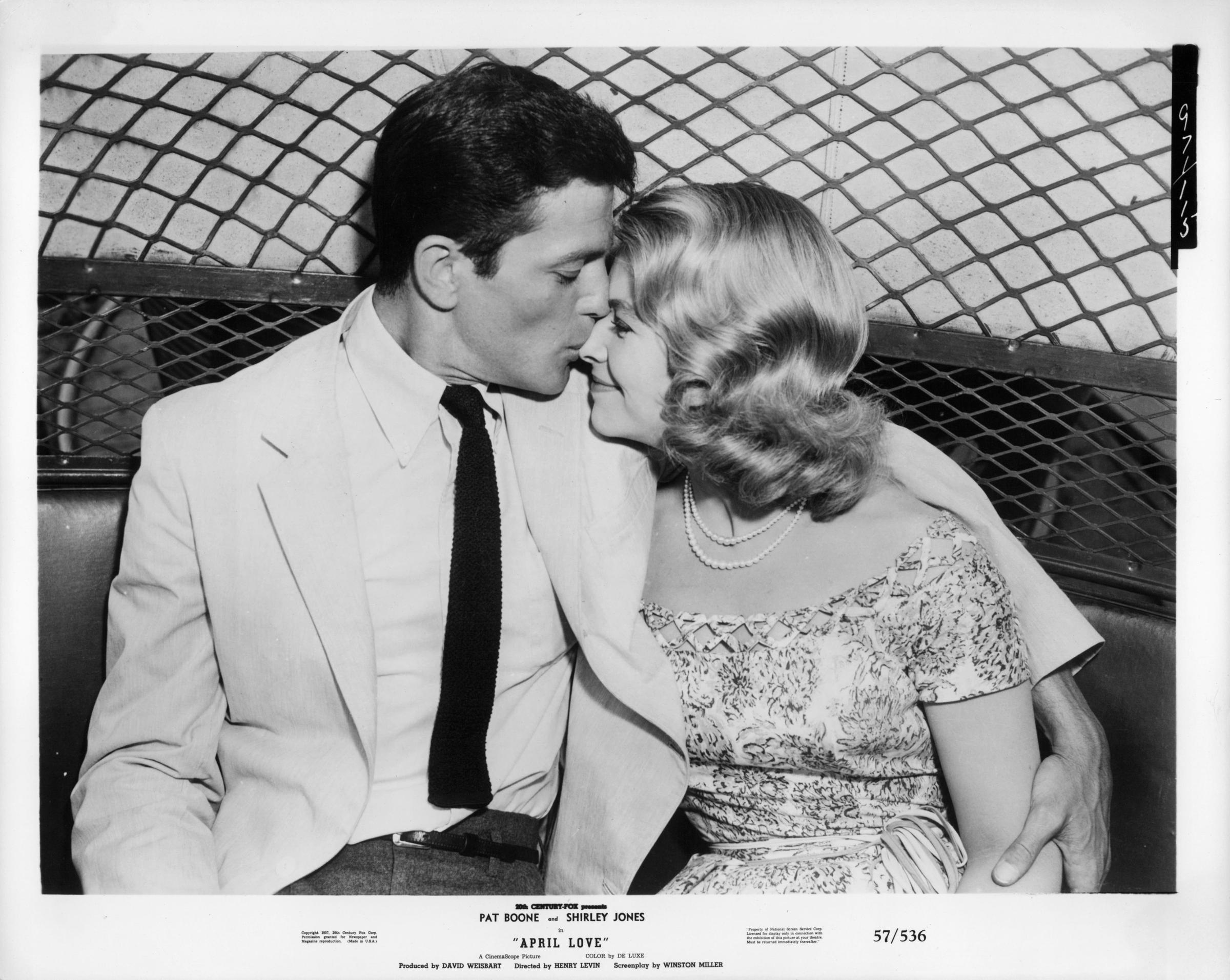 Le couple hollywoodien sur le tournage du film "April Love", 1957 | Source : Getty Images