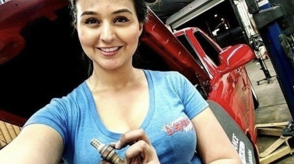 Linda garota mecânica | Fonte: Shutterstock