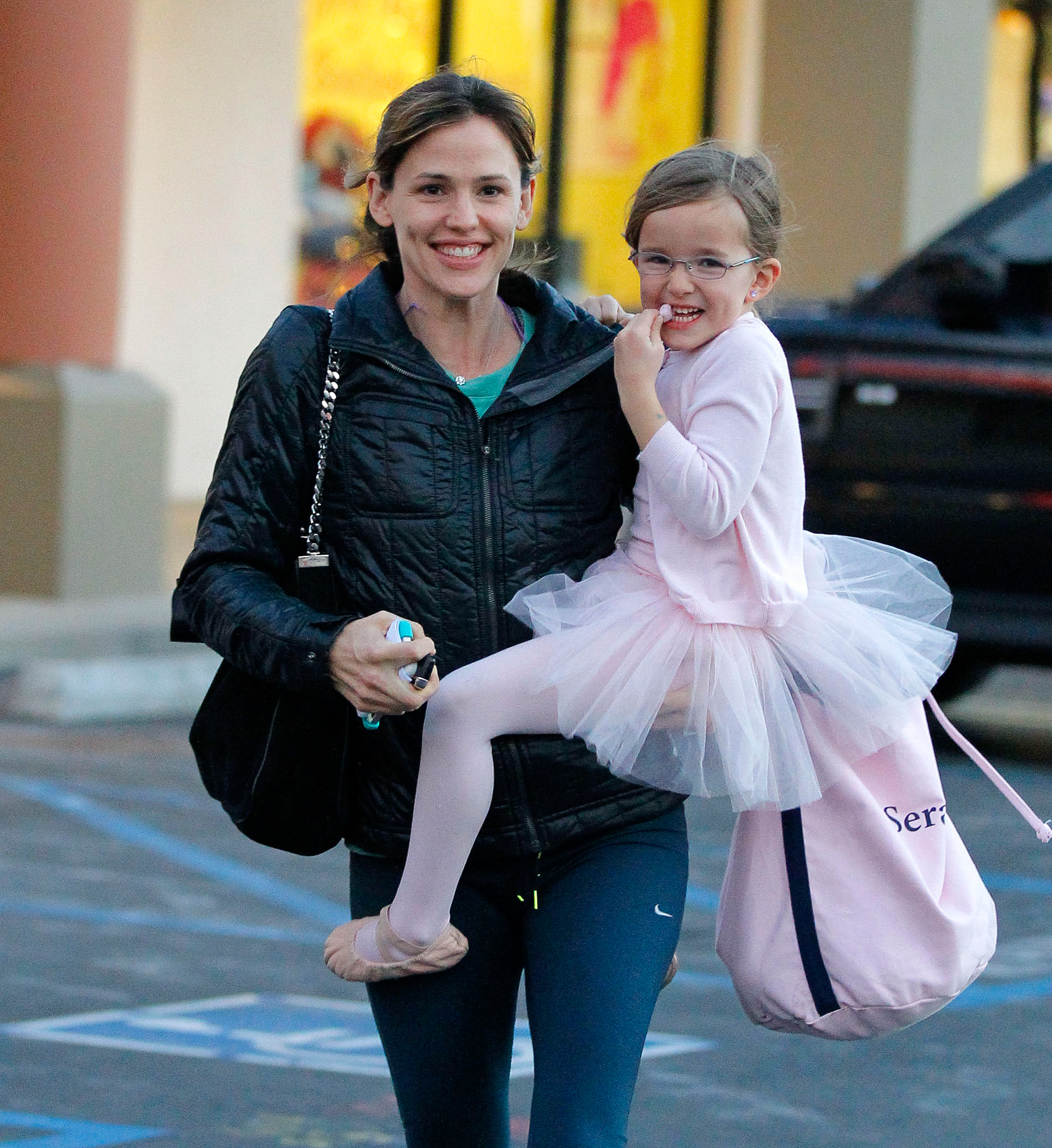 Jennifer Garner et Seraphina Affleck sont vues le 13 décembre 2013, à Los Angeles, en Californie. | Source : Getty Images